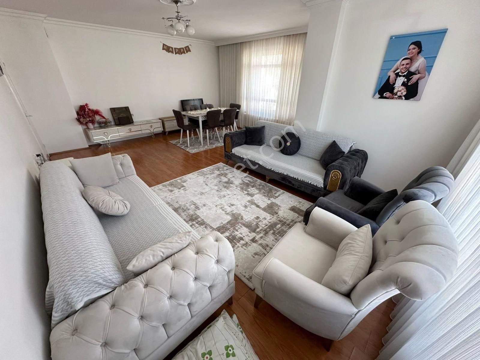 Evim Ankara'dan İncirli 'de Merkezi Konumlu Cadde Yakını 3+1 Satılık Daire