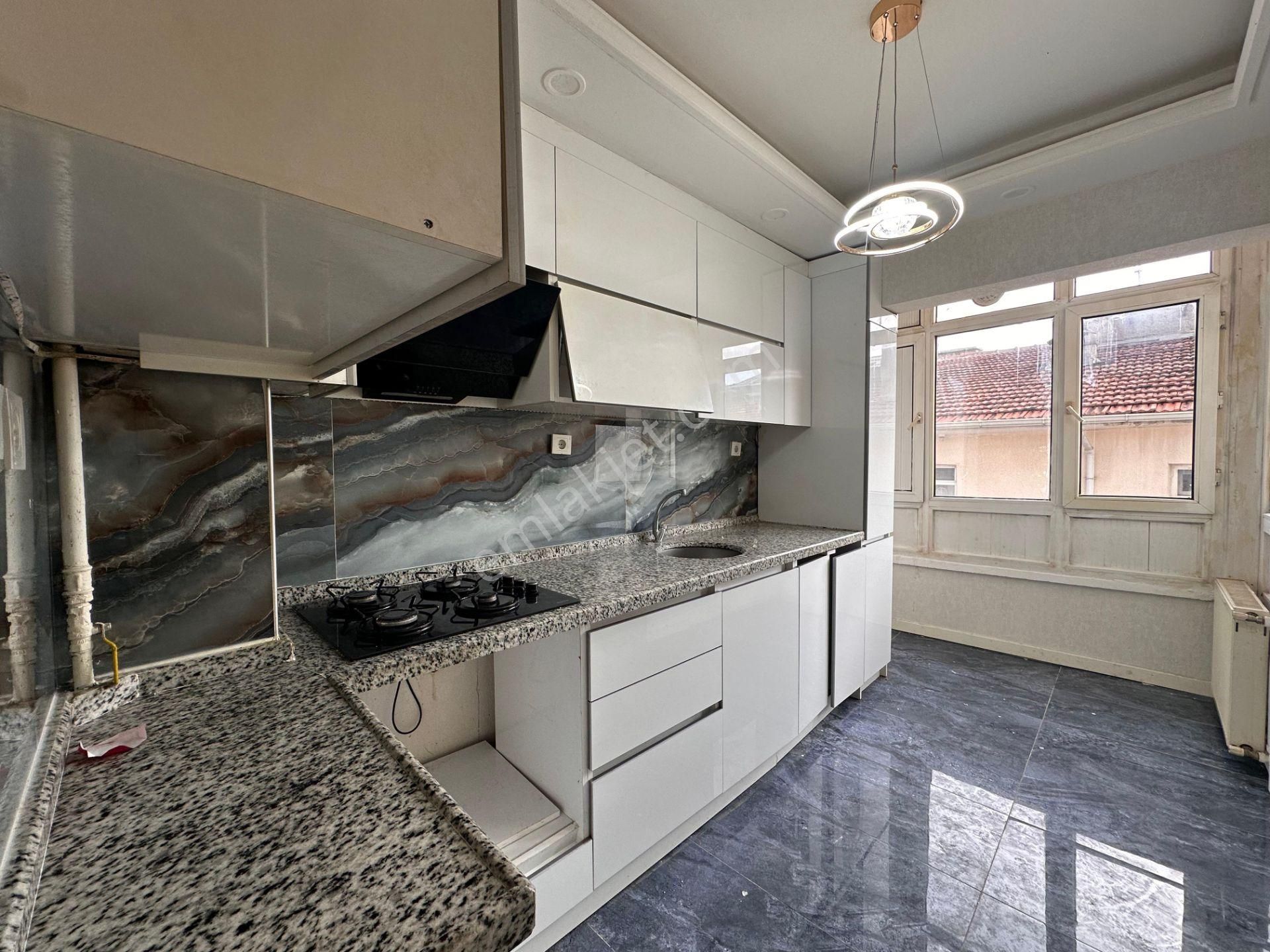 Akşemsettin'de Salon Bağımsız Katta 3+1 Satılık Daire!!!
