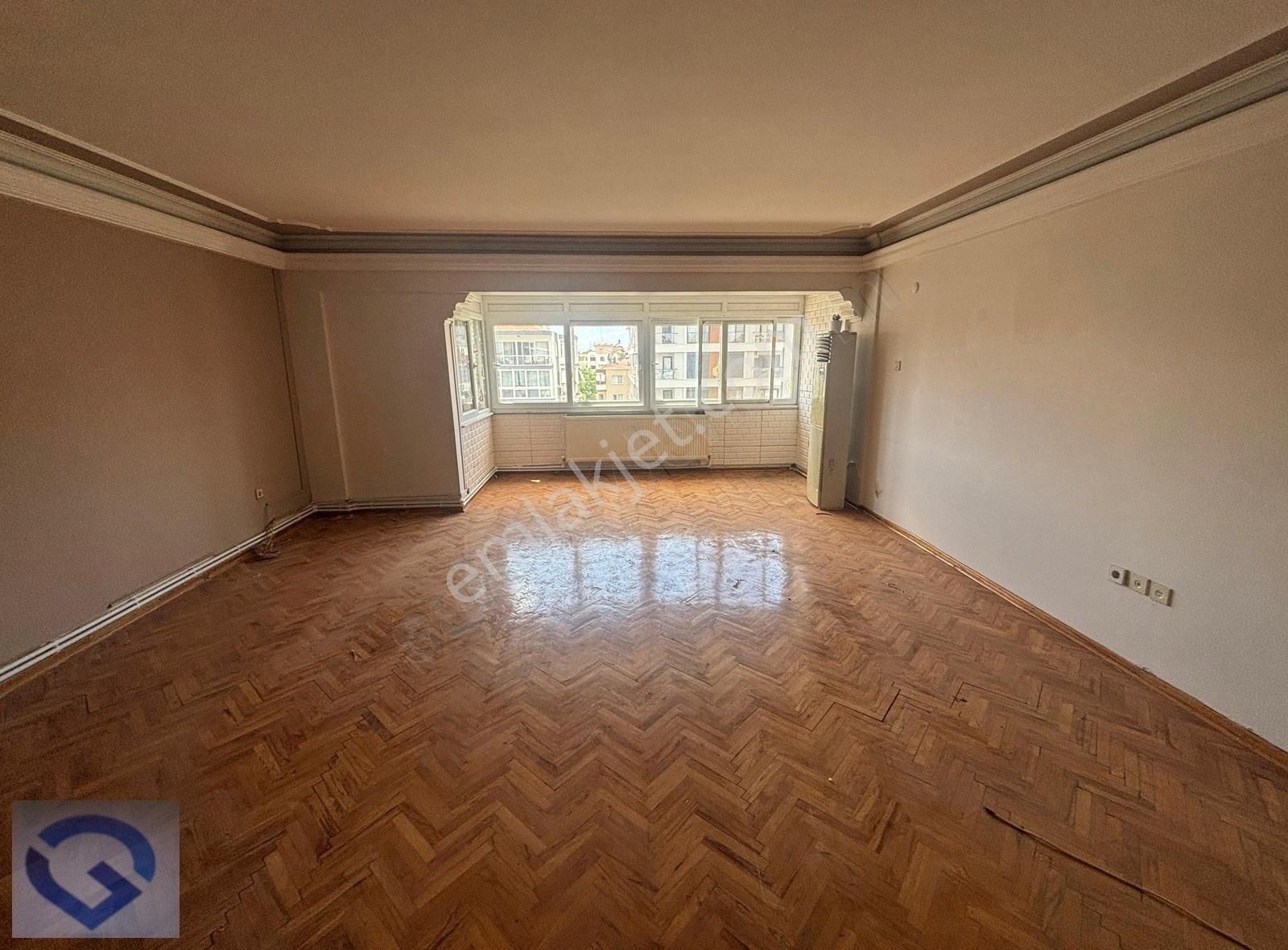 Güvenci'den Girne Cad.de,3,5+1,165 M²,çift Cepheli,kiralık Daire