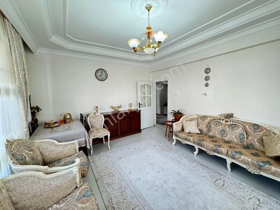 Gültepe Sedef Saray Sitesinde 3+1 Satılık Daire