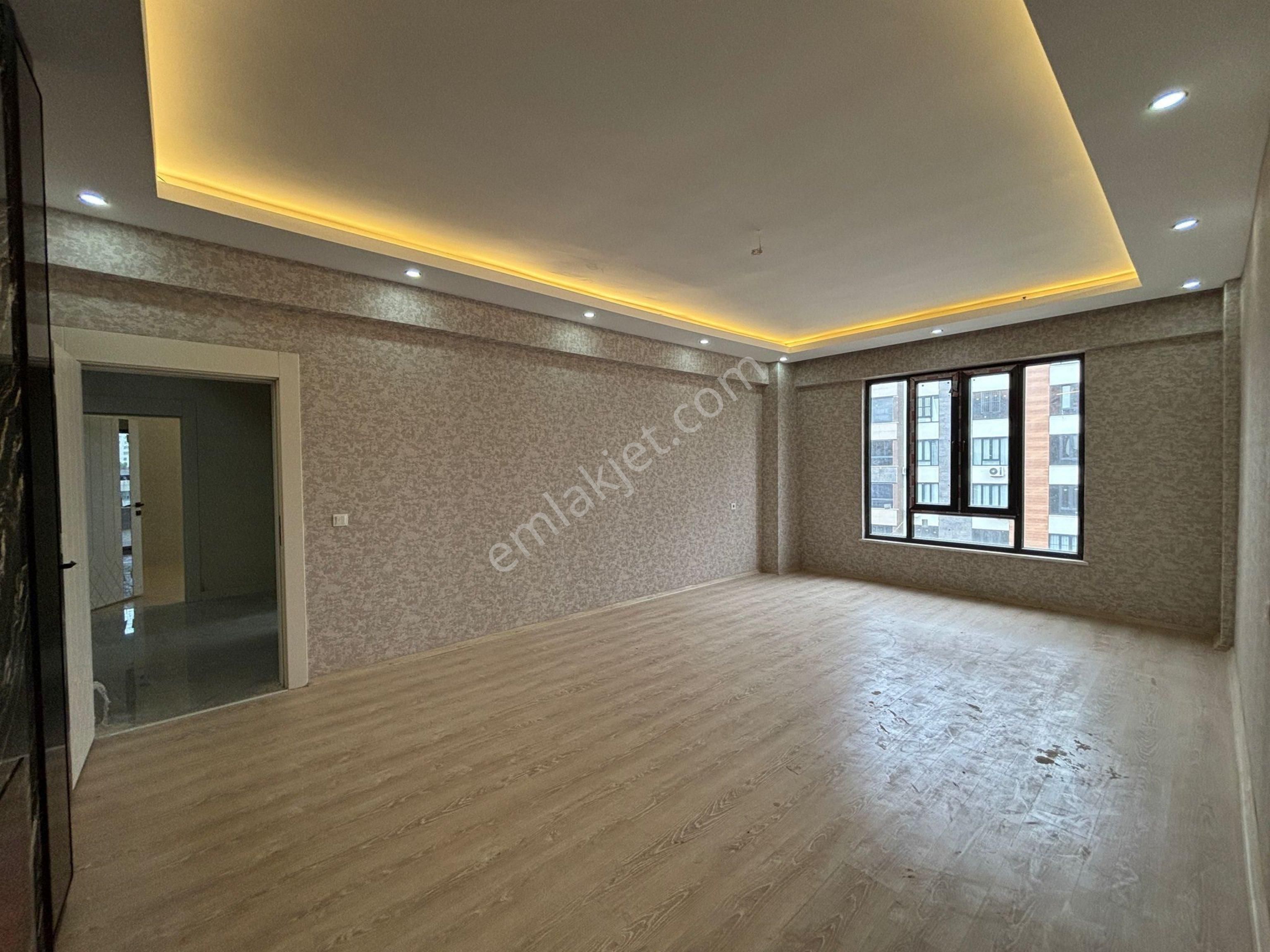 Fıstıklık Merkezi Konumda Ana Cadde Üzeri 3.5+1 Satlık Daire