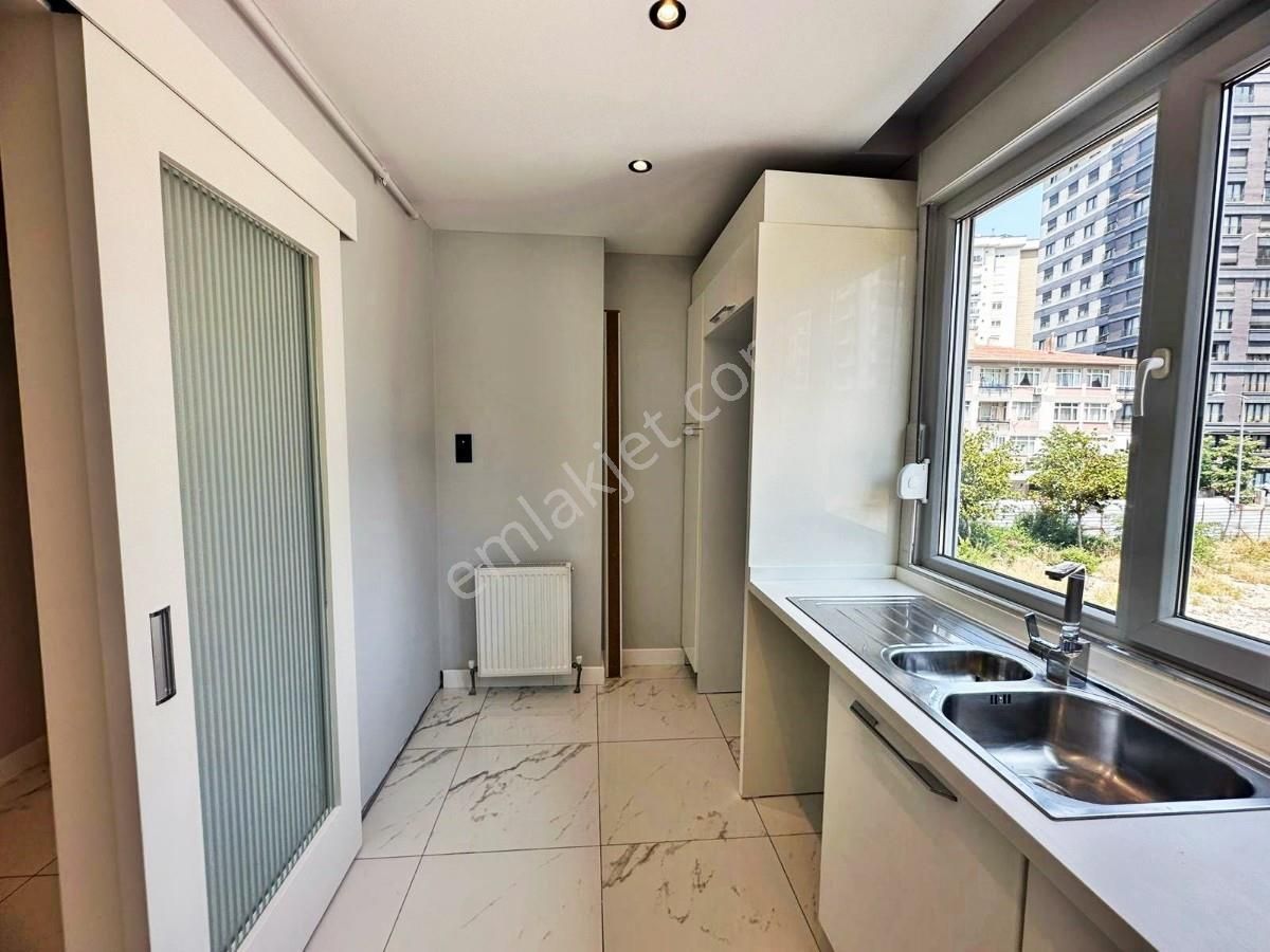 Kadıköy Kozyatağında Teraslı 2+1 Satılık Daire Troykadan