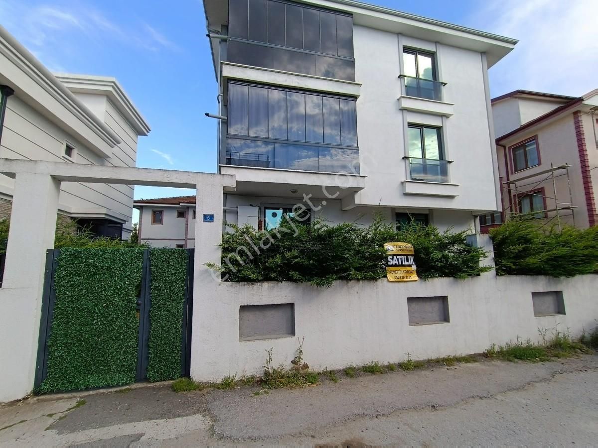 Sakarya, Köprübaşı Mahallesinde Satılık 2+1 Yüksek Giriş Daire