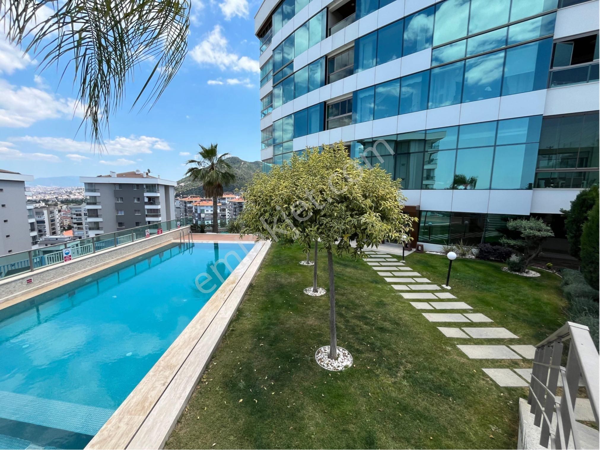 Site İçerisinde Hem Denizle Hem Doğayla İç İçe Kapalı Mutfaklı Satılık 2+1 Daire