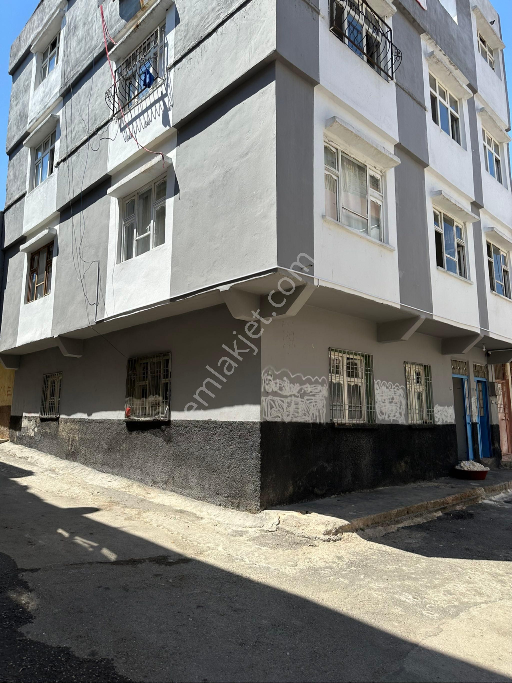 Göllüce Mahallesi’nde Köşe Konum – 3 Kat + Teras – Yatırımlık Müstakil Fırsat!