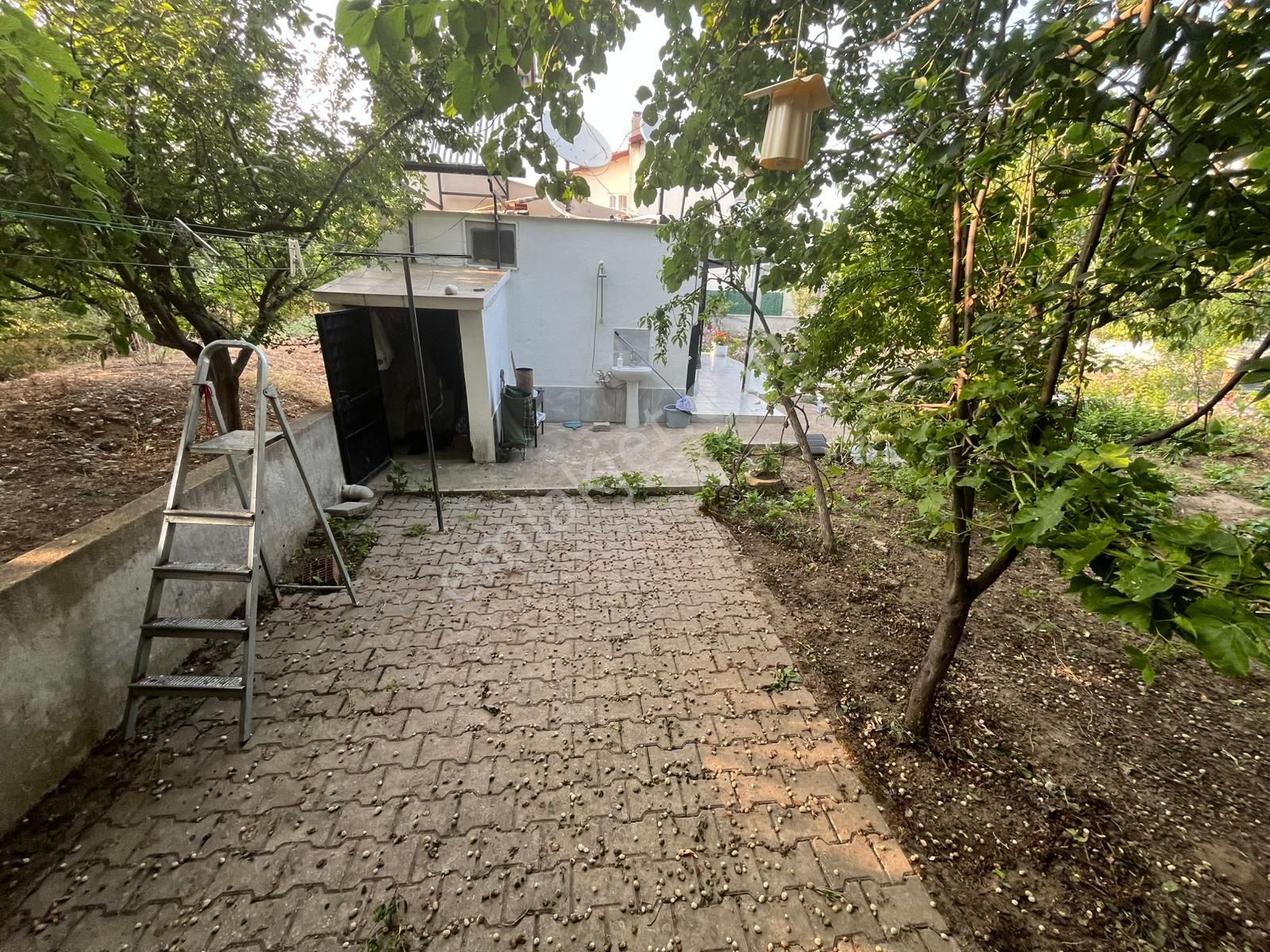 Akçay Cemil Temelde Müstakil Bahçeli1+0 Ev