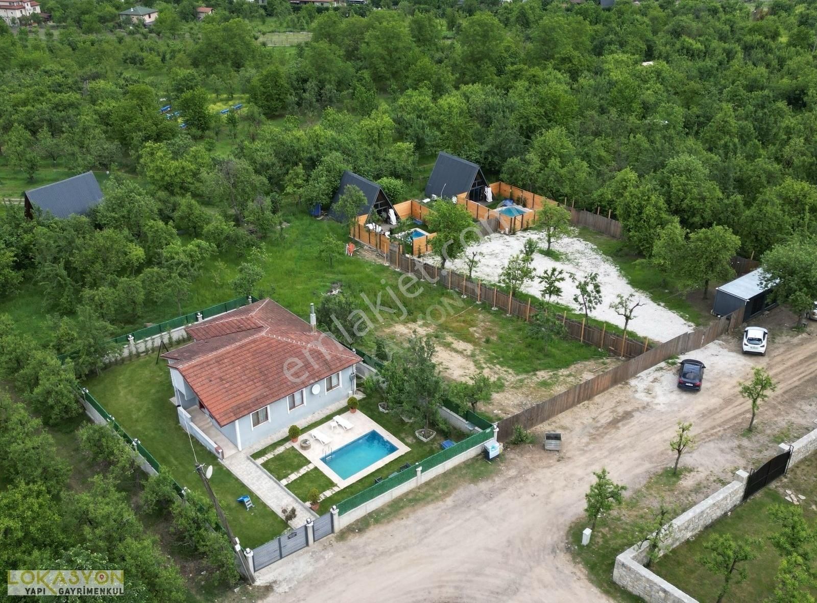 Fırsat ! Villa+ İki Adet Bungalov+ Arsa