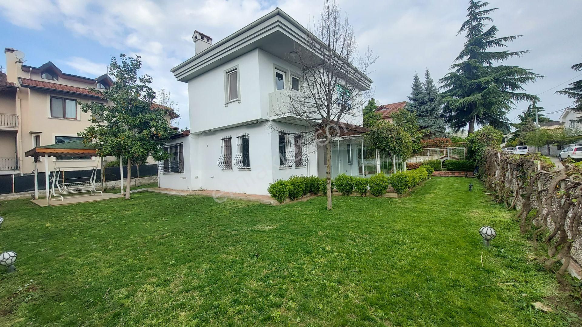Bursa Mudanya Bademli'de 500 M2 Bahçeli Villa