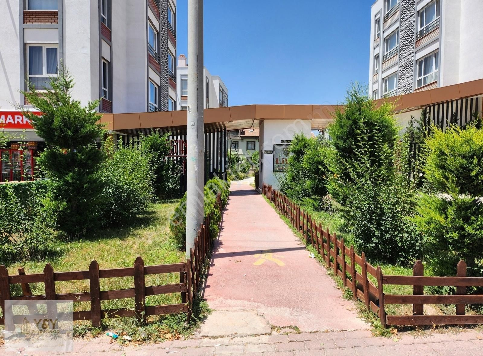 Y&y Gayrimenkul'den Şafak Caddesinde Satılık 2+1 Daire