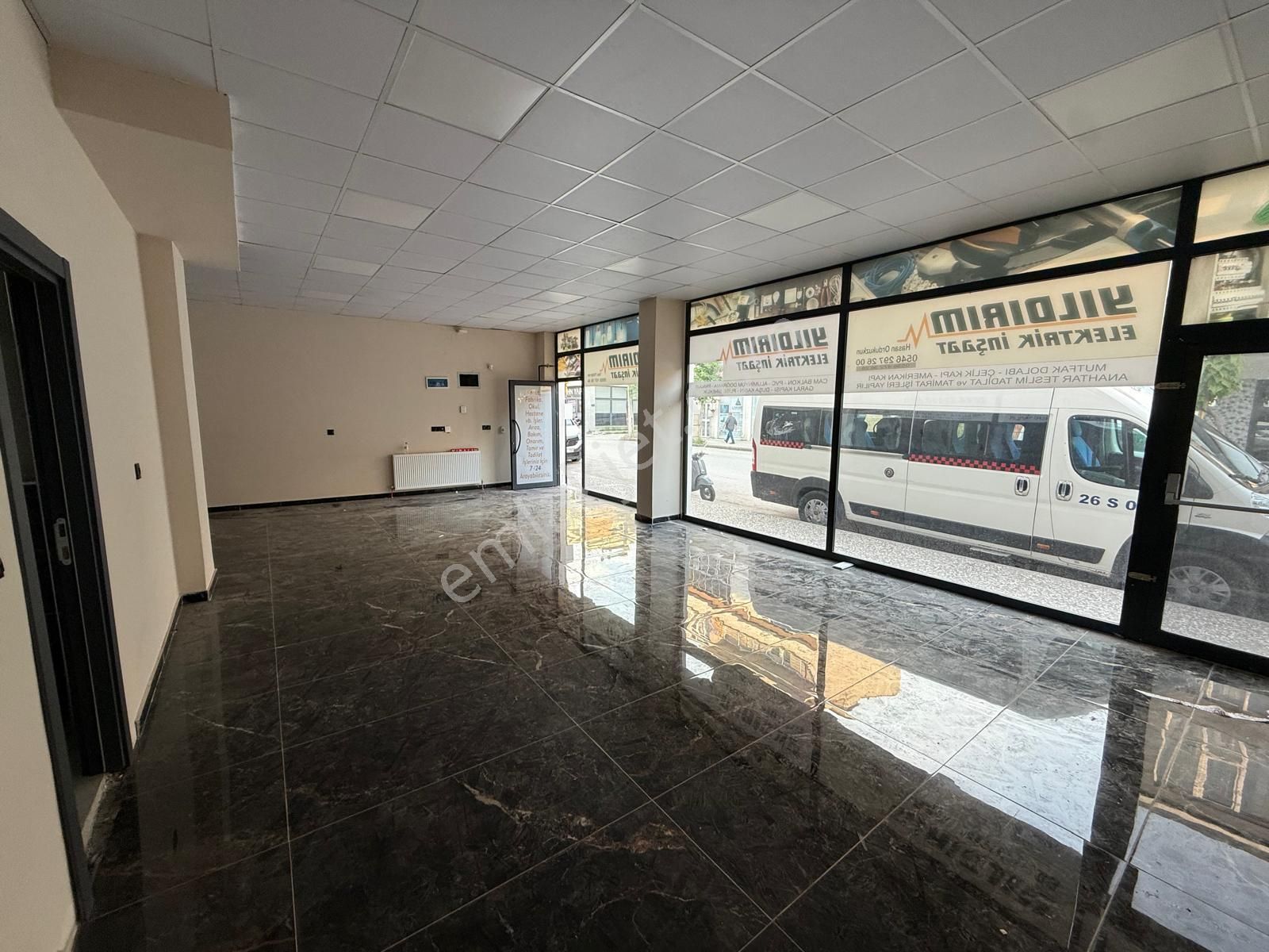 Yzg Den Esenli Caddesi Üzerinde Geniş İskanlı Temiz Sıfır Ayarında Satılık Dükkan