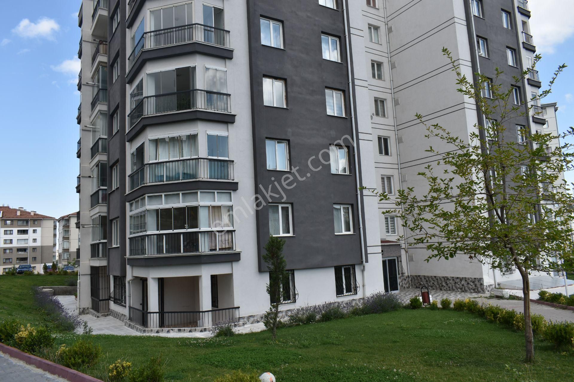 Rıza Acar Gayrimenkul'den Turgut Özal Mah.de Kilerli Site İçi 3+1 Daire