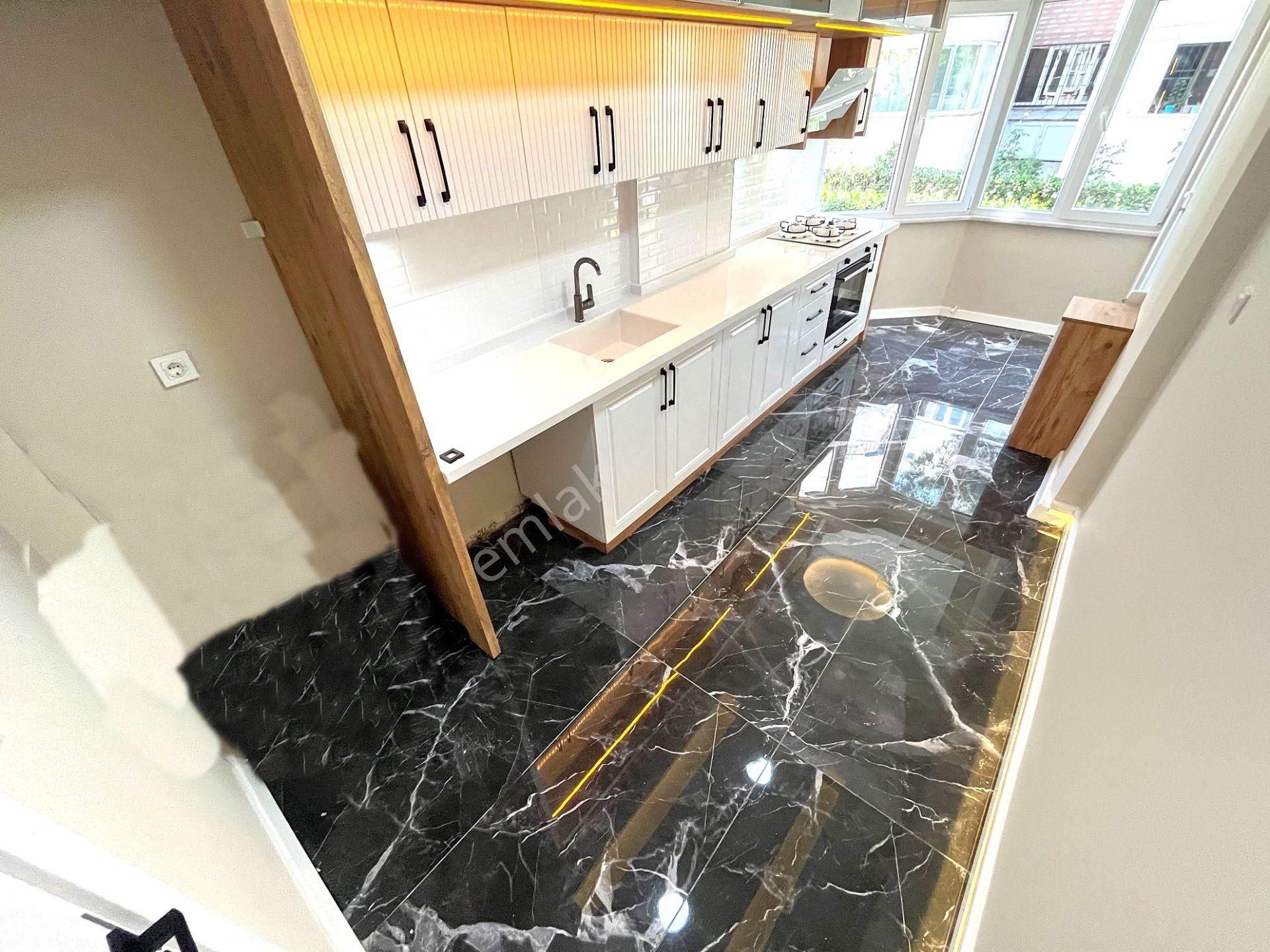 ✨akçay'da Aygül'den Müstakil Tadında Geniş Bahçe Kullanımlı Modern Ve Şık Tasarım 2+1 Satılık Daire✨