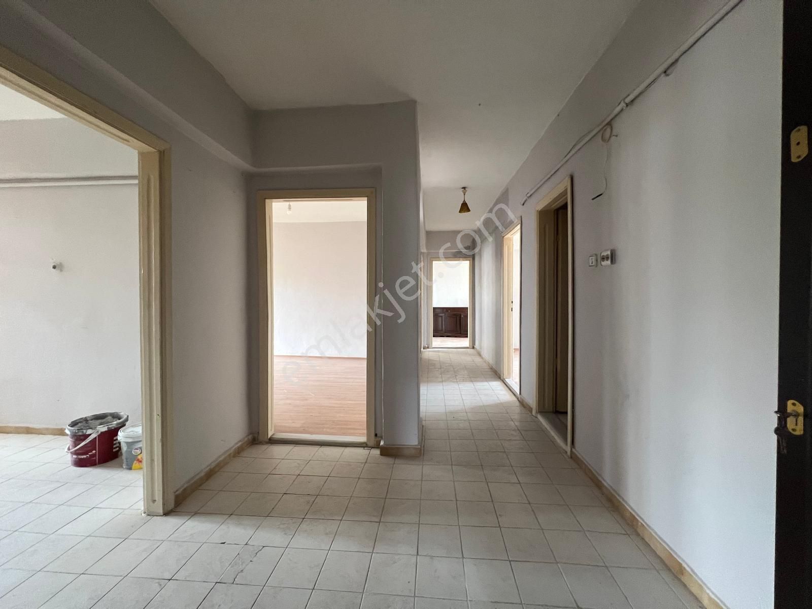 Roma' Dan Güzel Evler Sitesi' Nde Kiralık Daire