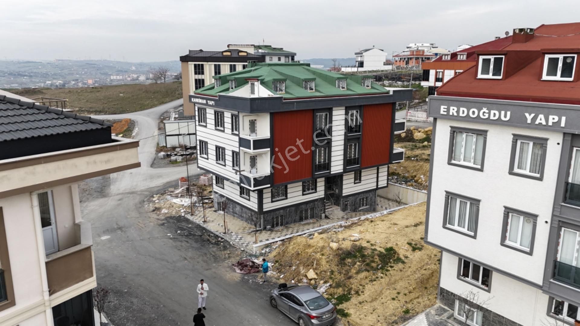 Arnavutköy Taşoluk'ta Havalimanı Ve Metroya Yakın Satılık Bina