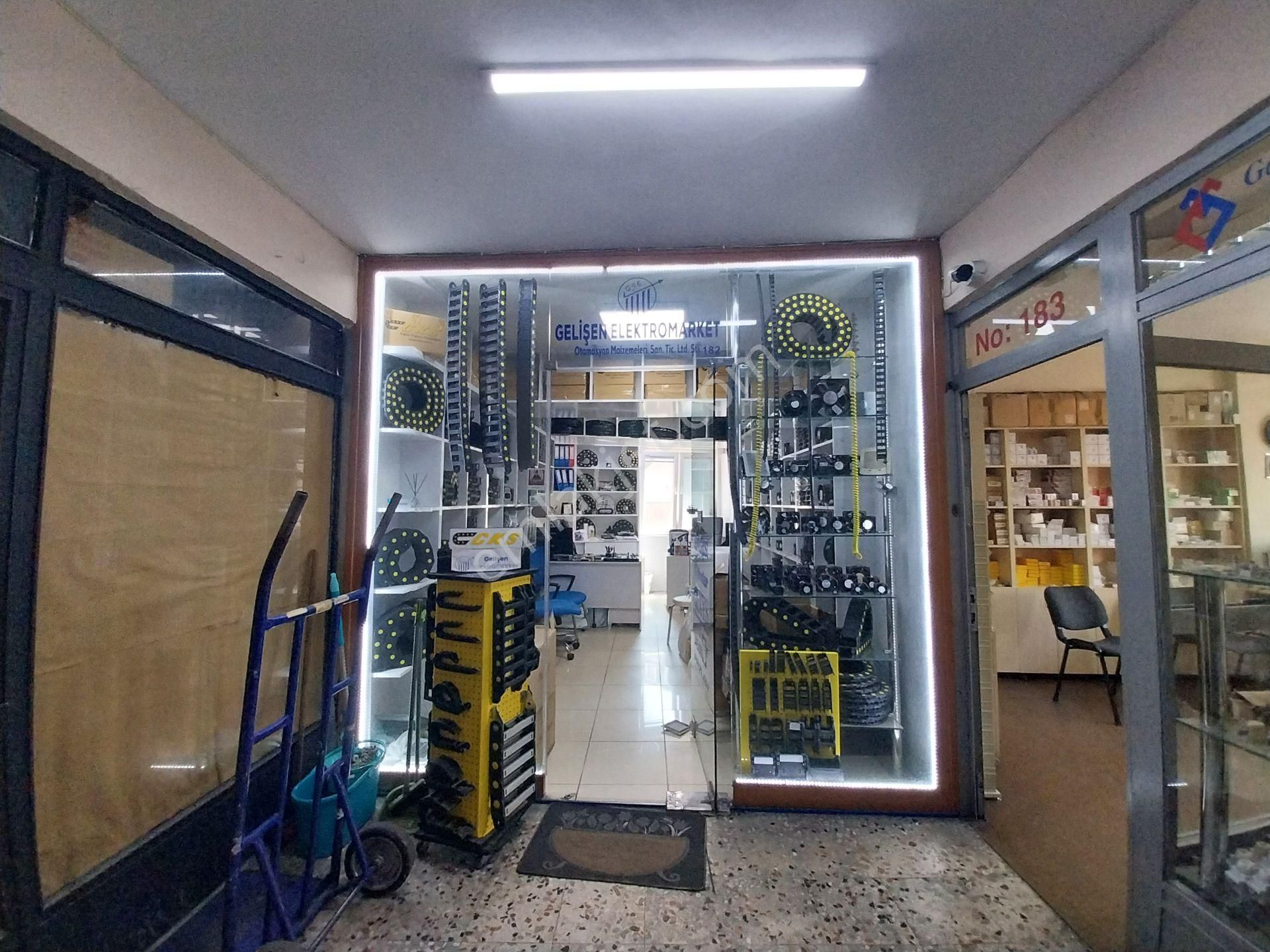 İstanbul Beyoğlu Emekyemez'de İş Hanı İçi'nde Satılık Dükkan