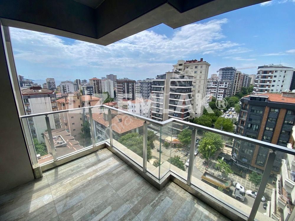 Suadiye Marmaraya Yakın Balkonlu Giyinme Odalı Kattatek 4+1 Kiralık