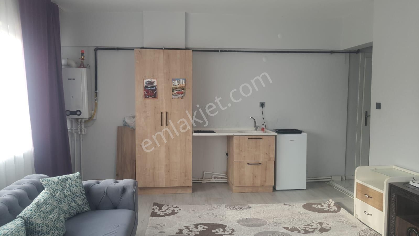 Derince Merkezde 1+0 Eşyalı Kiralık Daire.