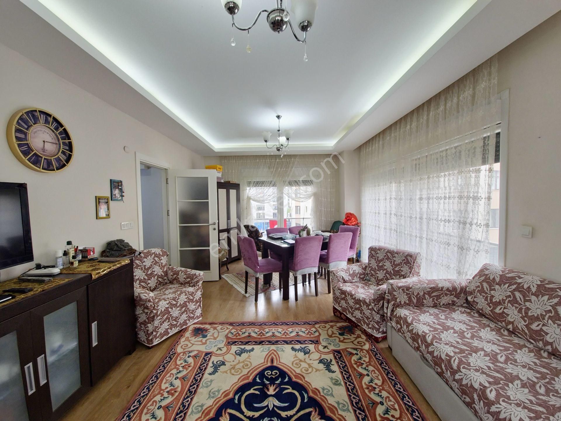 Ayşekadın Minibüs Caddesi Ve Marmaray A Yakın Kombili 2+1 Daire