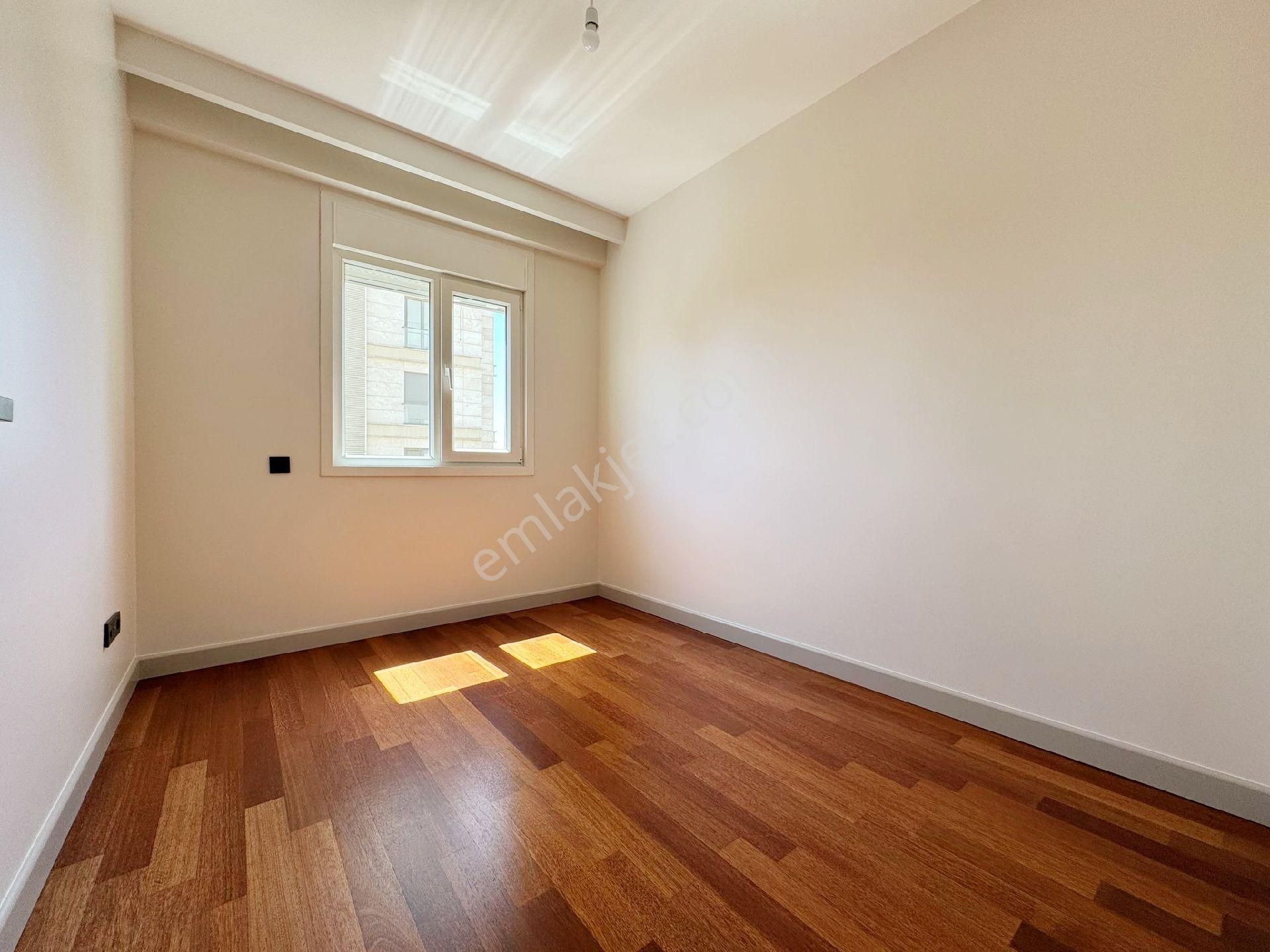 Erenköy Sahil Bistro33 E Komşu Kısmi Deniz Manzaralı 120 Net 4+1 Daire - Görsel 9