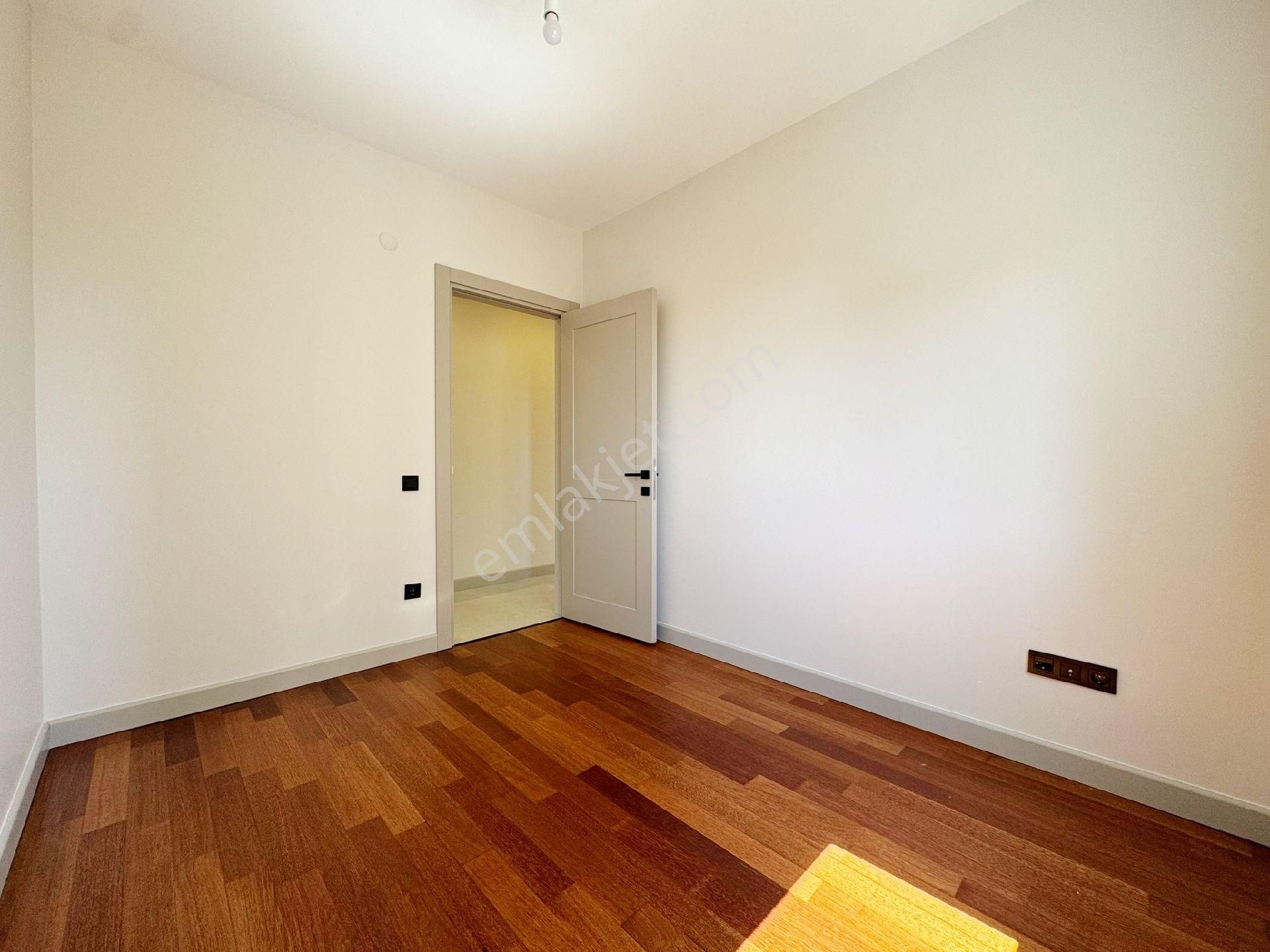 Erenköy Sahil Bistro33 E Komşu Kısmi Deniz Manzaralı 120 Net 4+1 Daire - Görsel 17