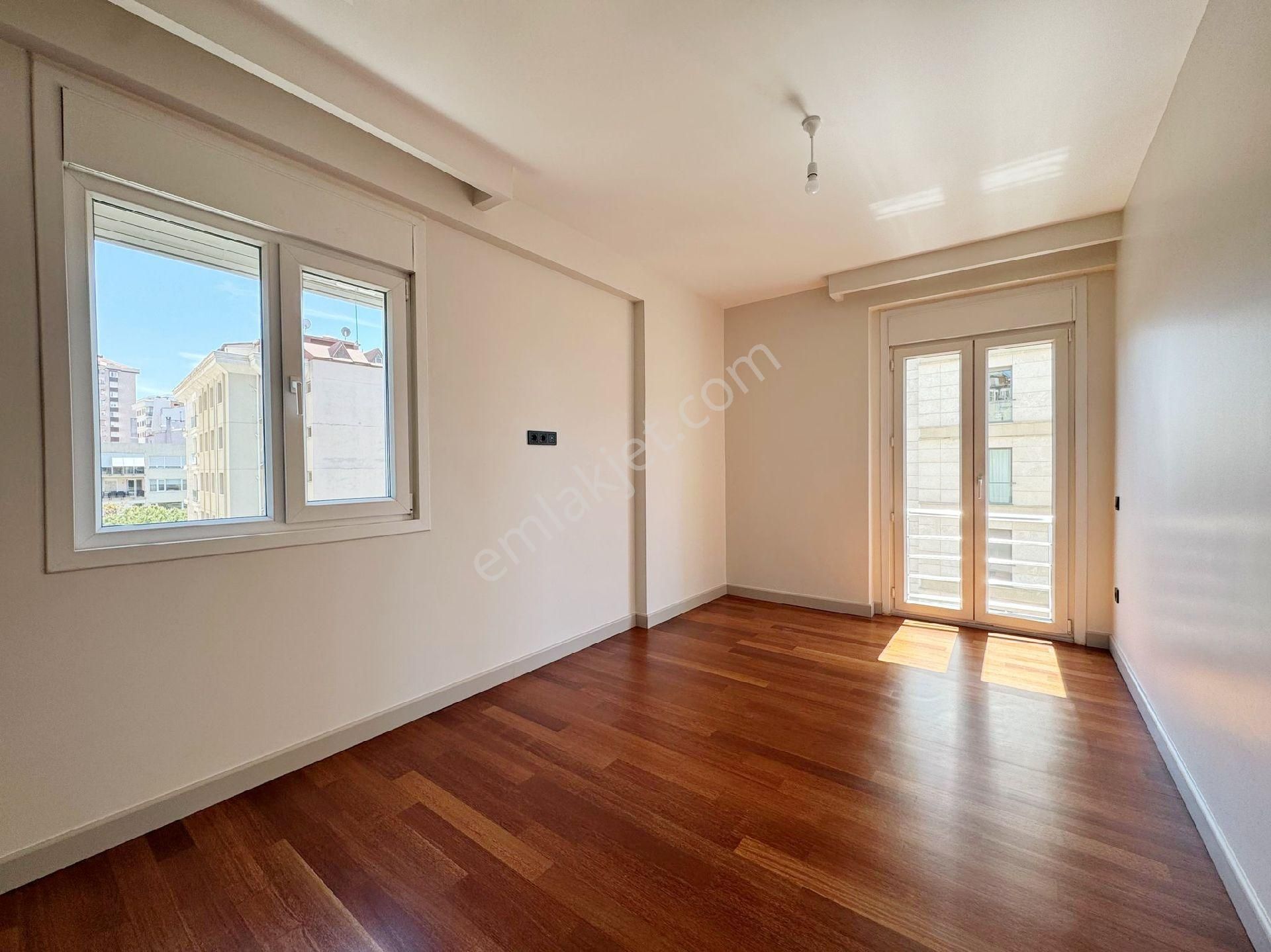 Erenköy Sahil Bistro33 E Komşu Kısmi Deniz Manzaralı 120 Net 4+1 Daire - Görsel 2