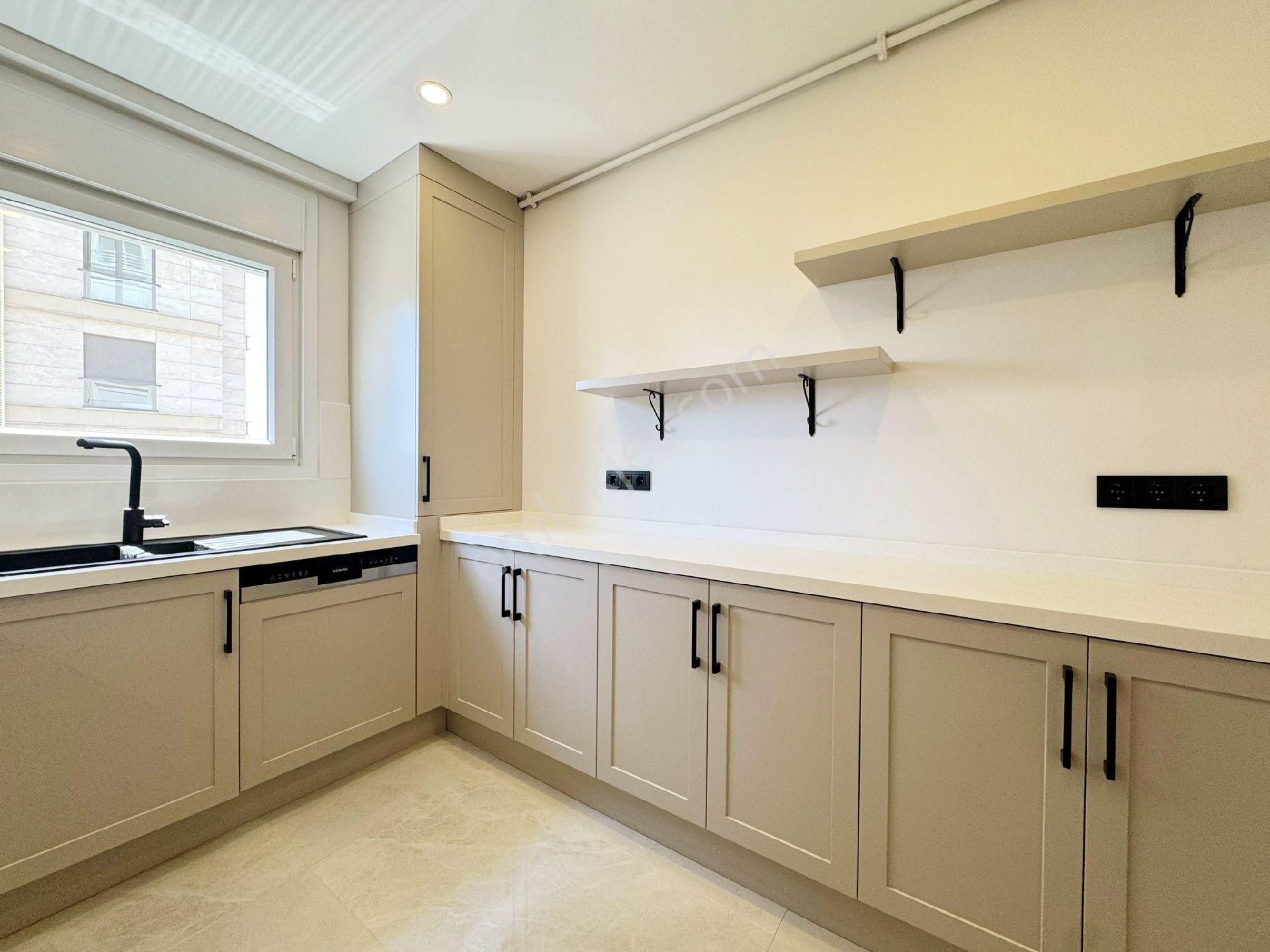 Erenköy Sahil Bistro33 E Komşu Kısmi Deniz Manzaralı 120 Net 4+1 Daire - Görsel 13