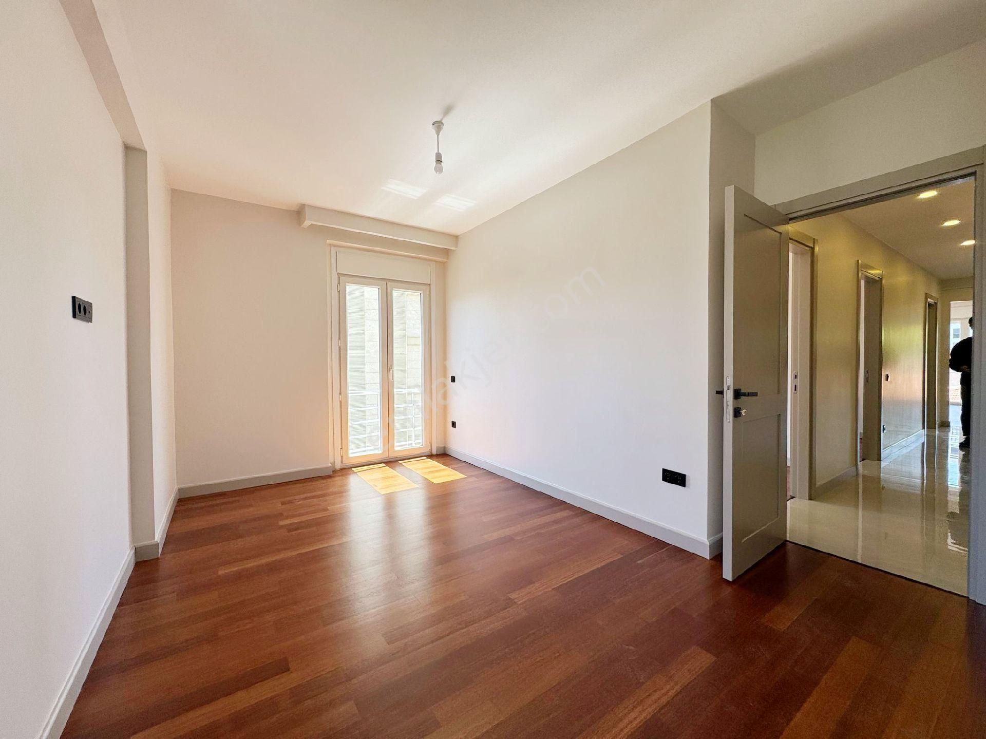 Erenköy Sahil Bistro33 E Komşu Kısmi Deniz Manzaralı 120 Net 4+1 Daire - Görsel 8