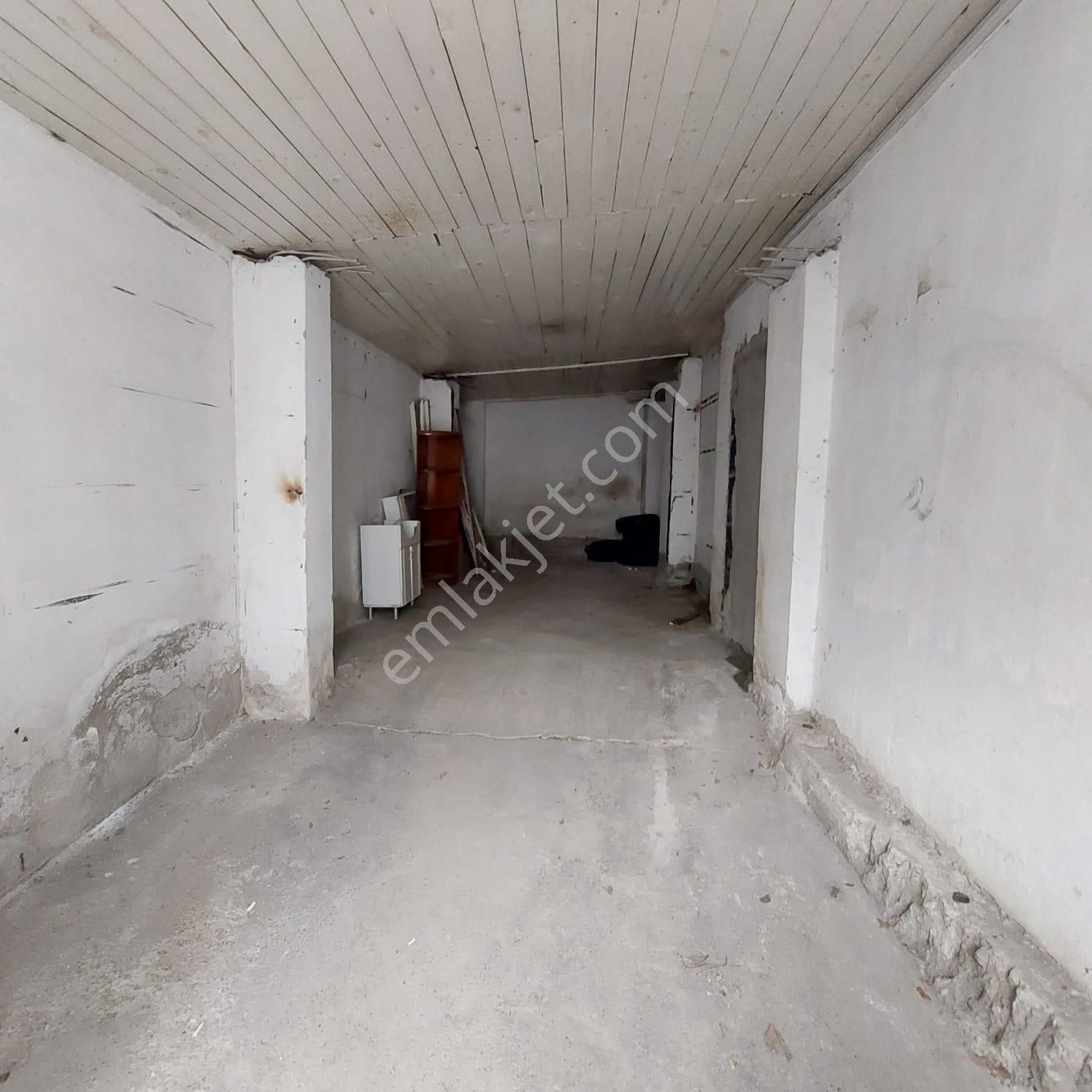 Mertcan Dan İsmail Dede Cad Üzerinde 40m2 Fırsat Kiralık Dükkan