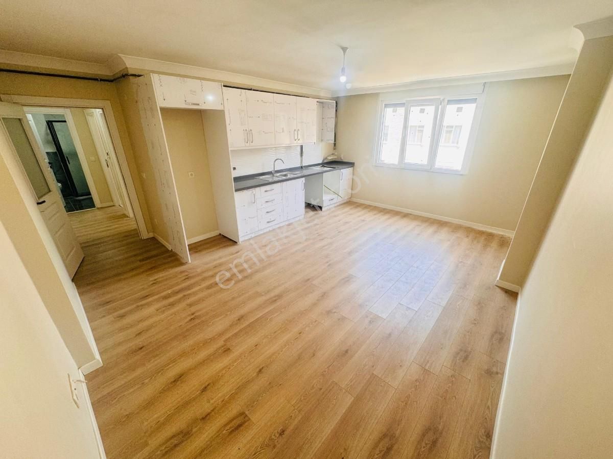 Küçükyalı Marmaraya Çok Yakın, Sıfır, Ön Cephe, 3.kat, 2+1