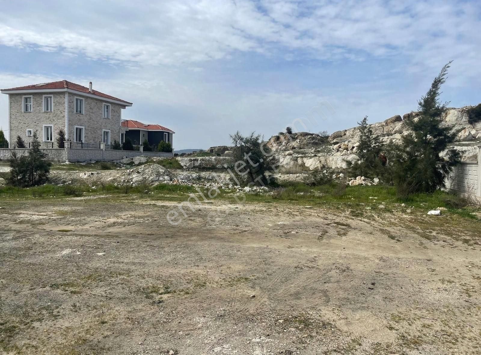 Foça Gerenköy Anayol Üzerinde 300 M2 İmarlı Satılık Arsa - Görsel 5