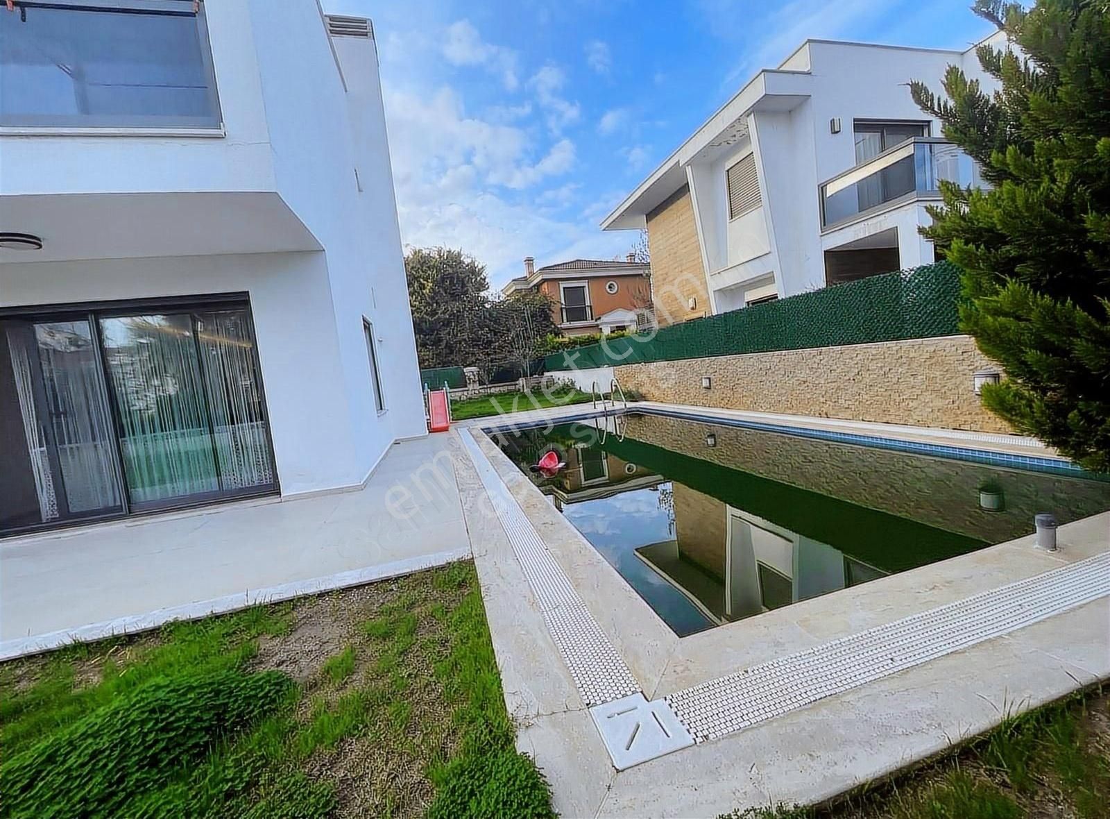 Çeşme Ilıca Da Müstakil Havuzlu Villa