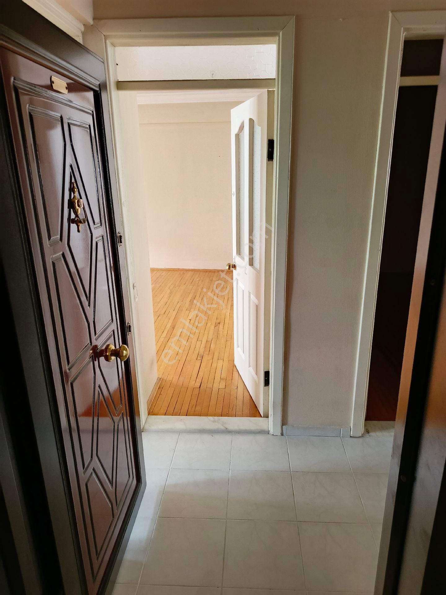 Acısu Sokak'ta Cadde Üzerinde Bütçenize Uygun Satılık Daire