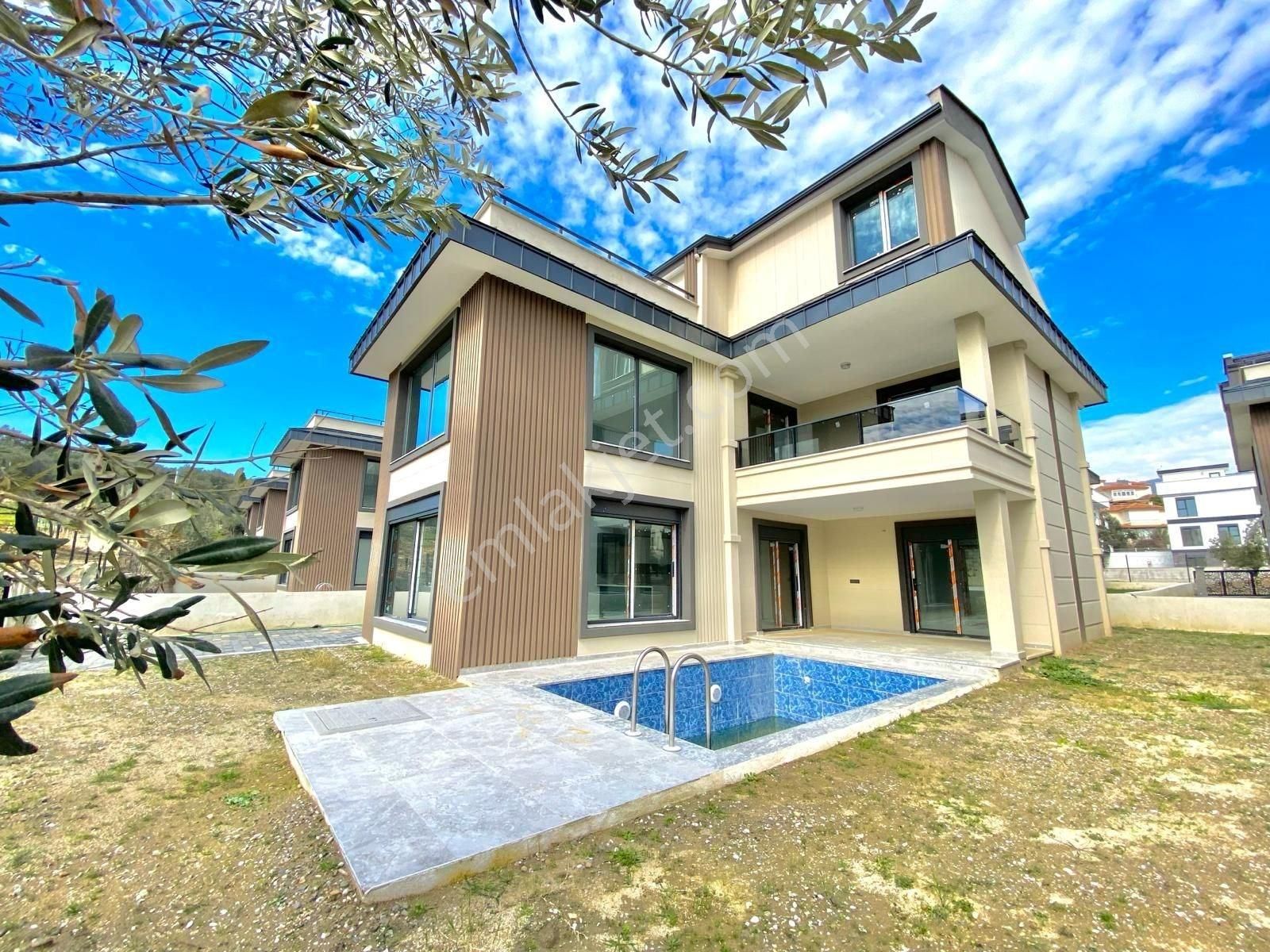 Yükselden Tam Bağımsız Havuzlu Lüx 4+1 Şahane Villa