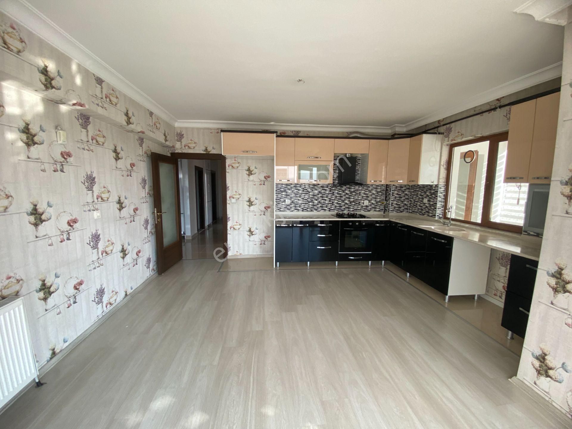 Site İçi Merkezi Konumda 196 M2 8.arakat Satılık 3+1 Lüx Daire