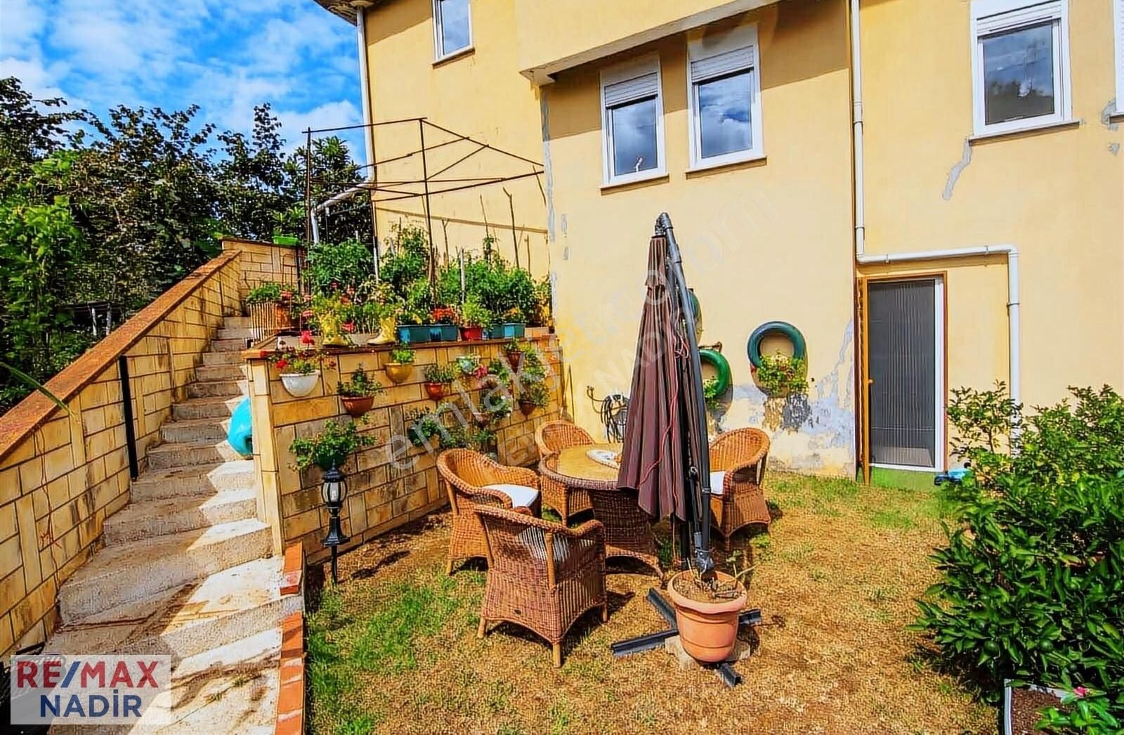 Remax Nadir'den Yalı Mahallesinde Triplex Villa