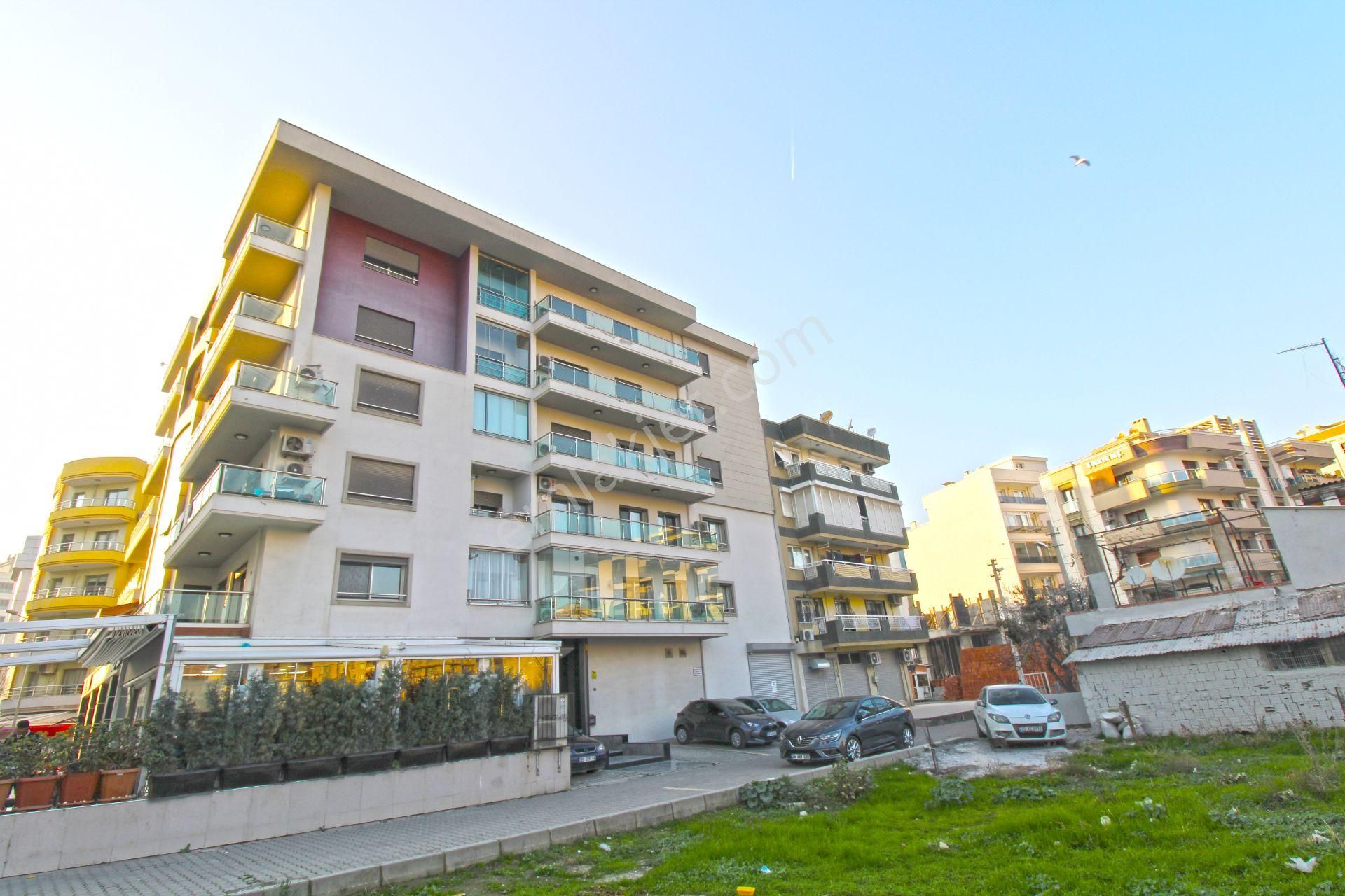 Karşıyaka Yalı Mahallesinde Kiralık Kapalı Mutfak Geniş 3+1daire