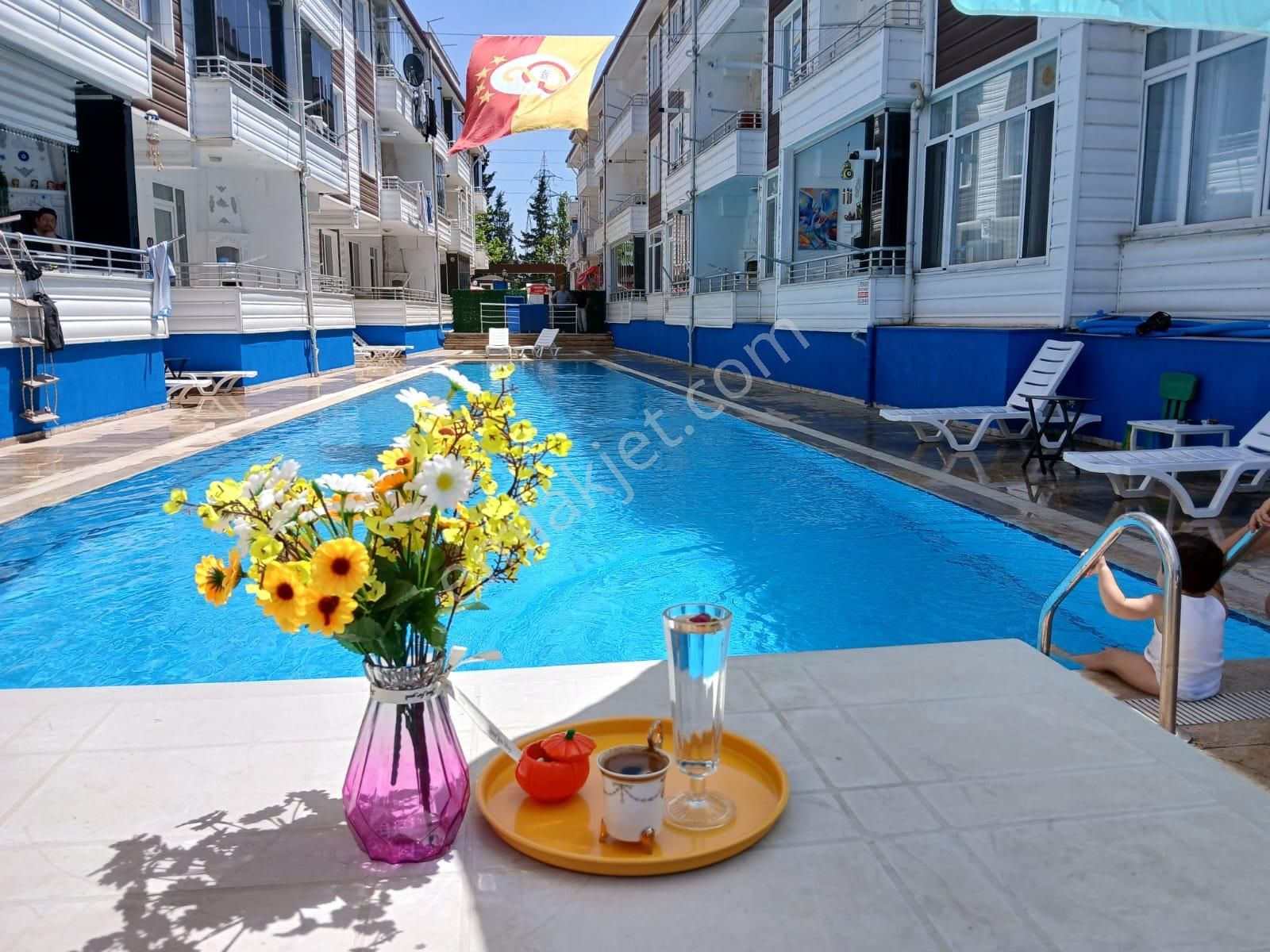 Güvenlikli Havuzlu Cam Balkonlu 2+1 Bahçe Katı Fırsatt Daire