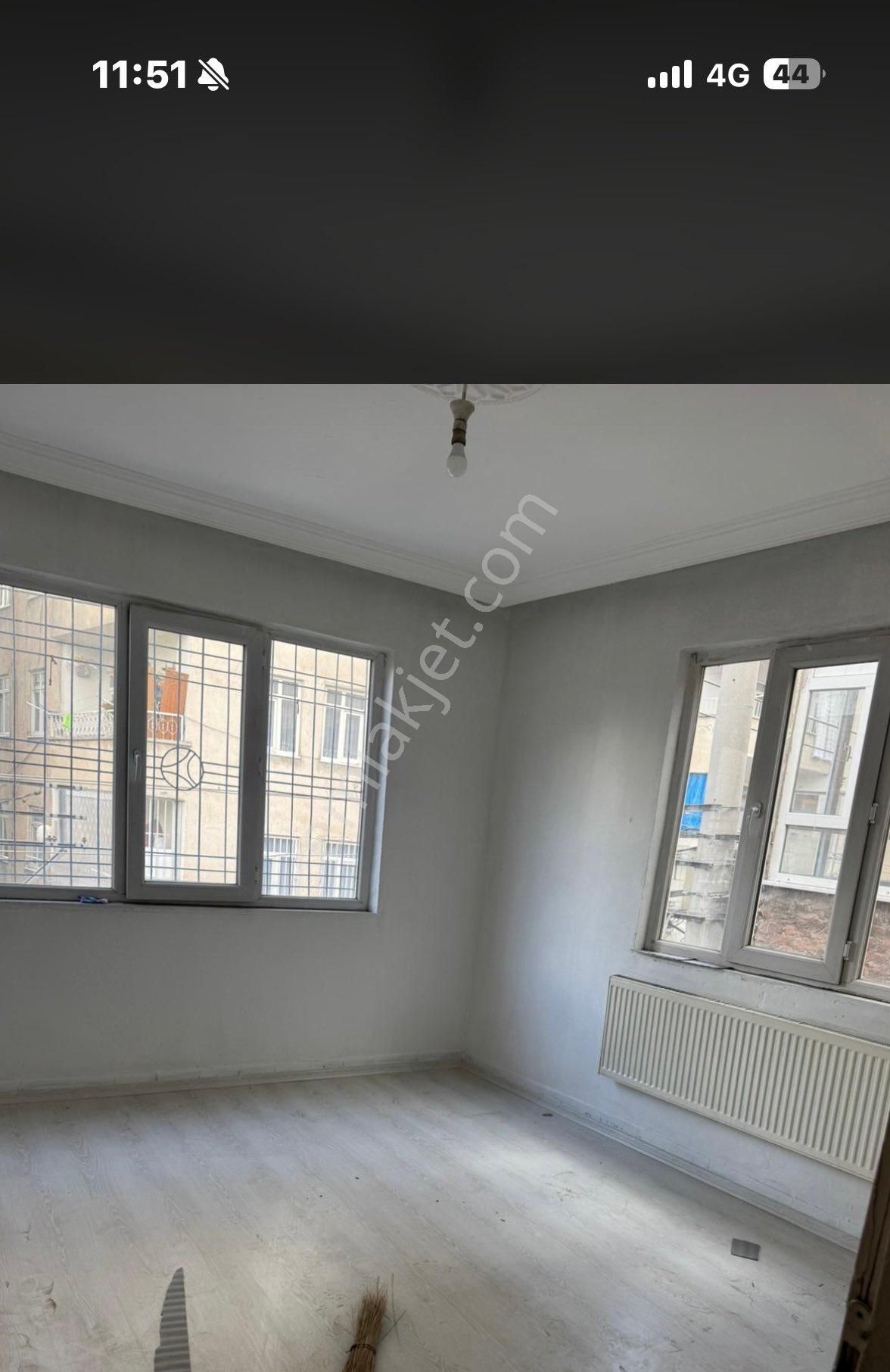Bağlar Sağlık Ocağı Nöket Coşkun Ana Cadde Üzeri 2+1 Masrafsız Daire Damda 2.kata Aittir