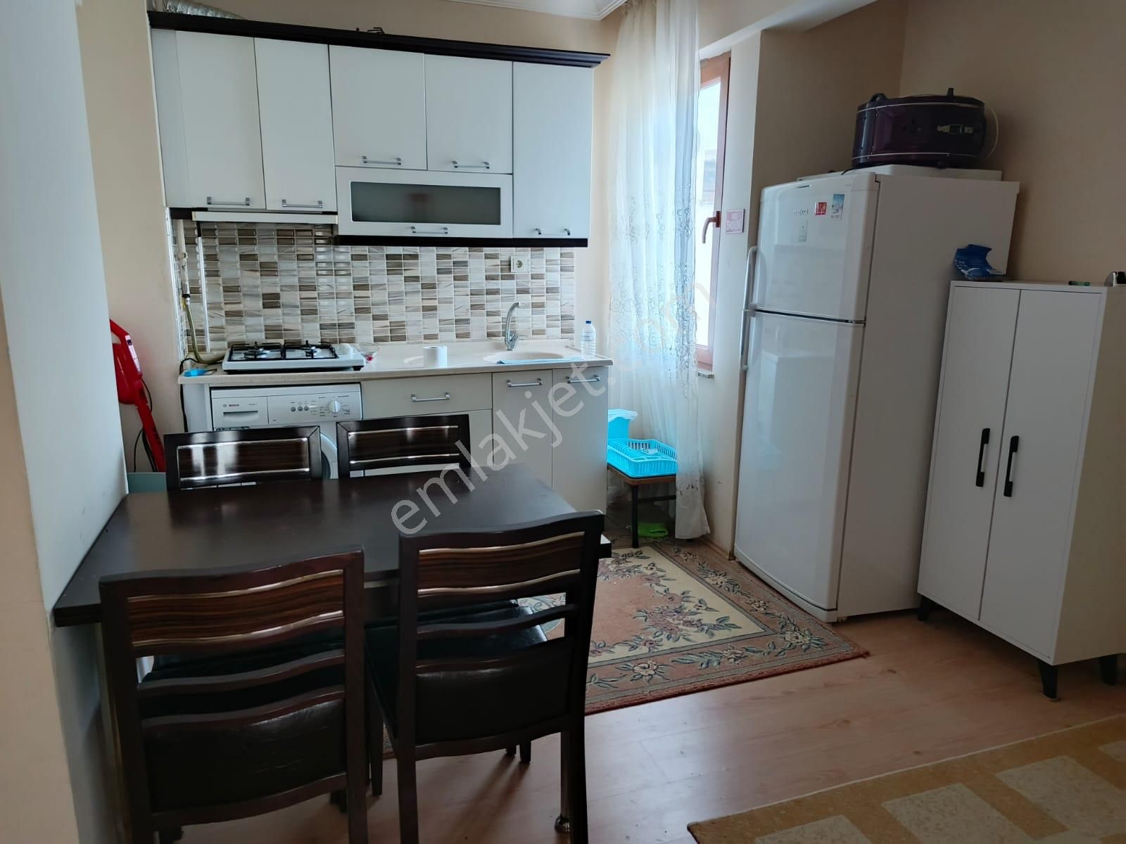 1+1 Eşyalı Merkezde Arakat Asansörlü Daire