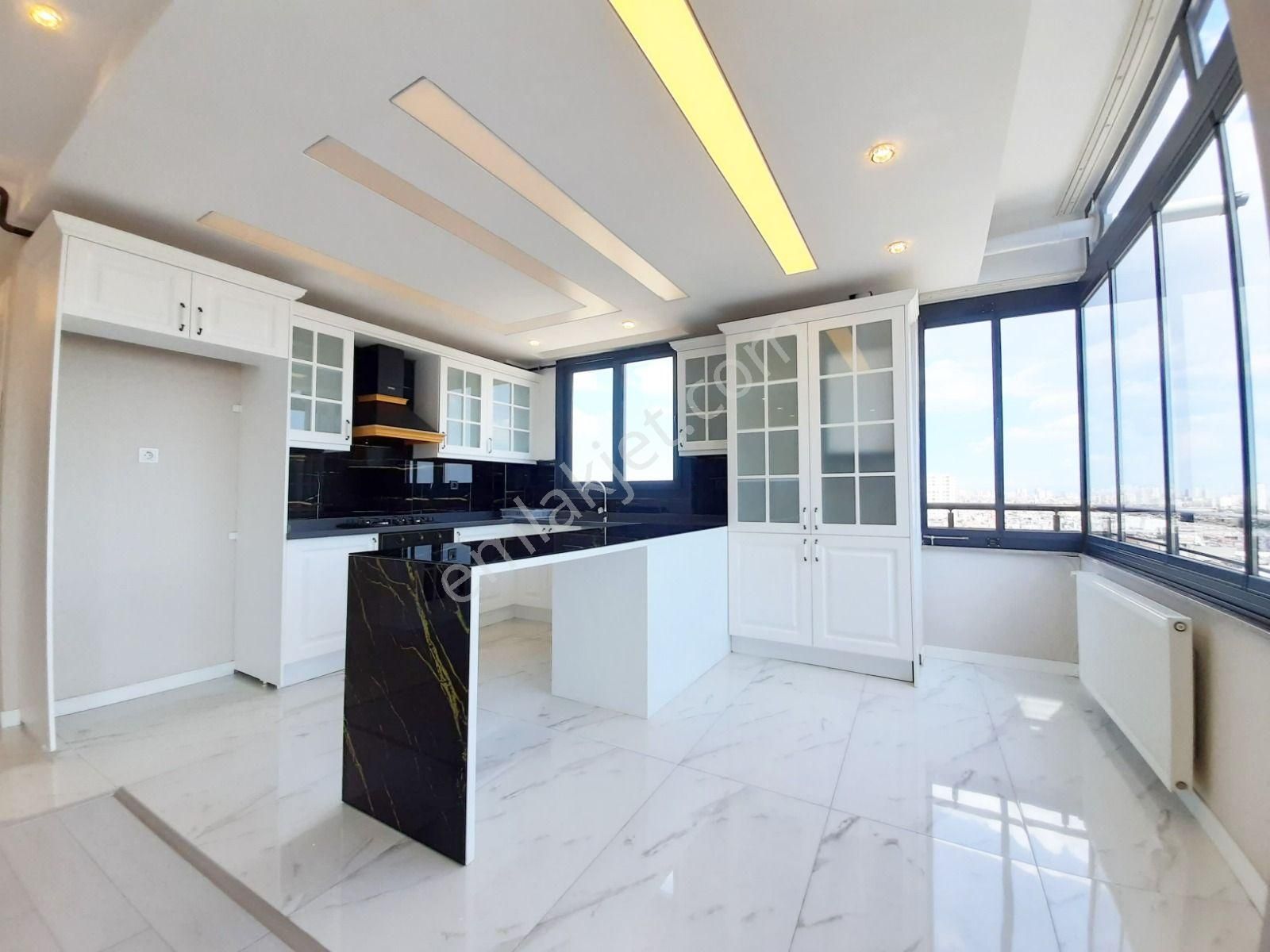 Pınar Mahallesi Sevenler Pastanesi Civarı Açık Mutfaklı Giyinme Odalı 3 Cepheli Alternatifiz 2+1 !!