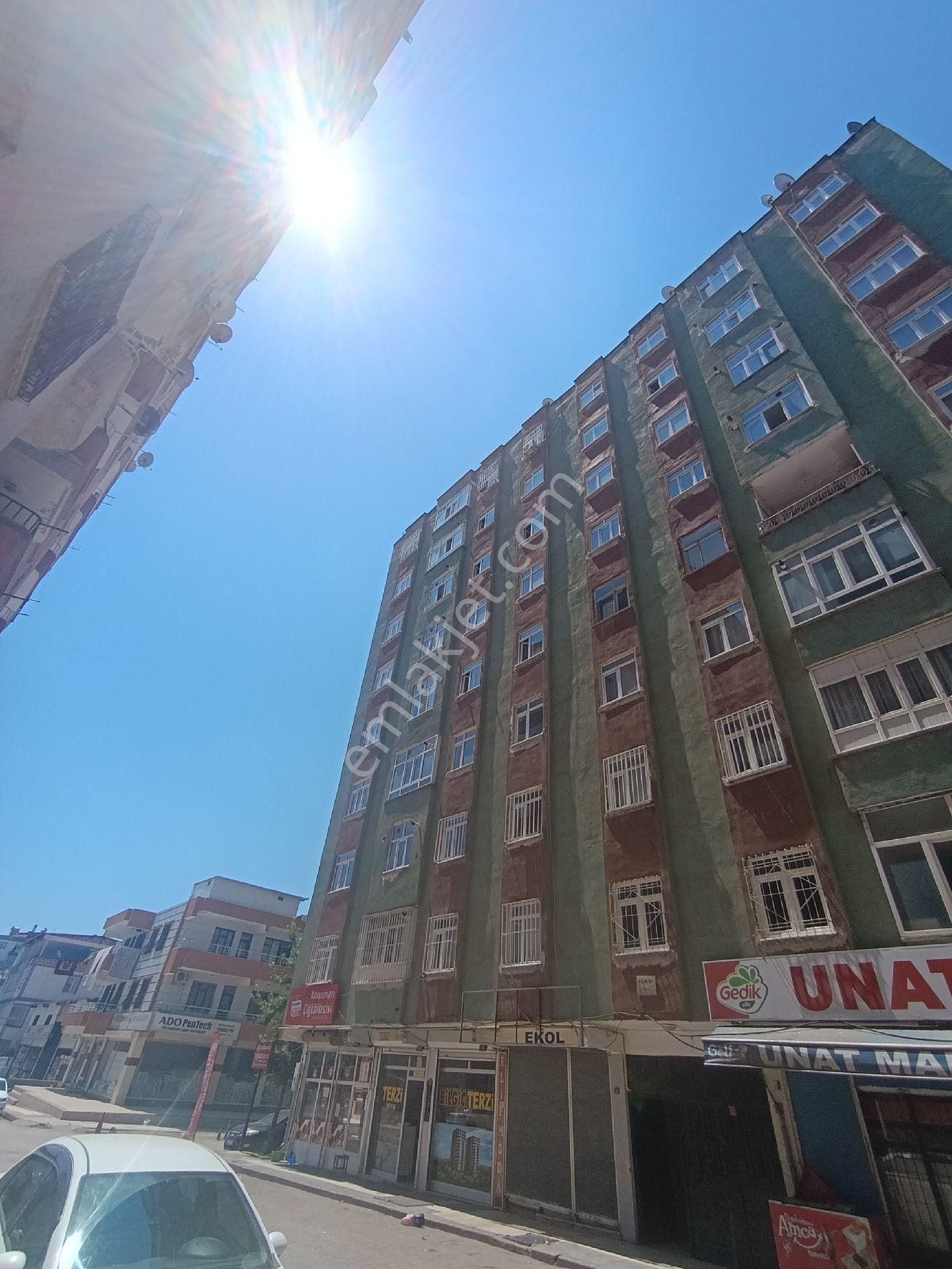 İskanevleri Cadde Üzerinde