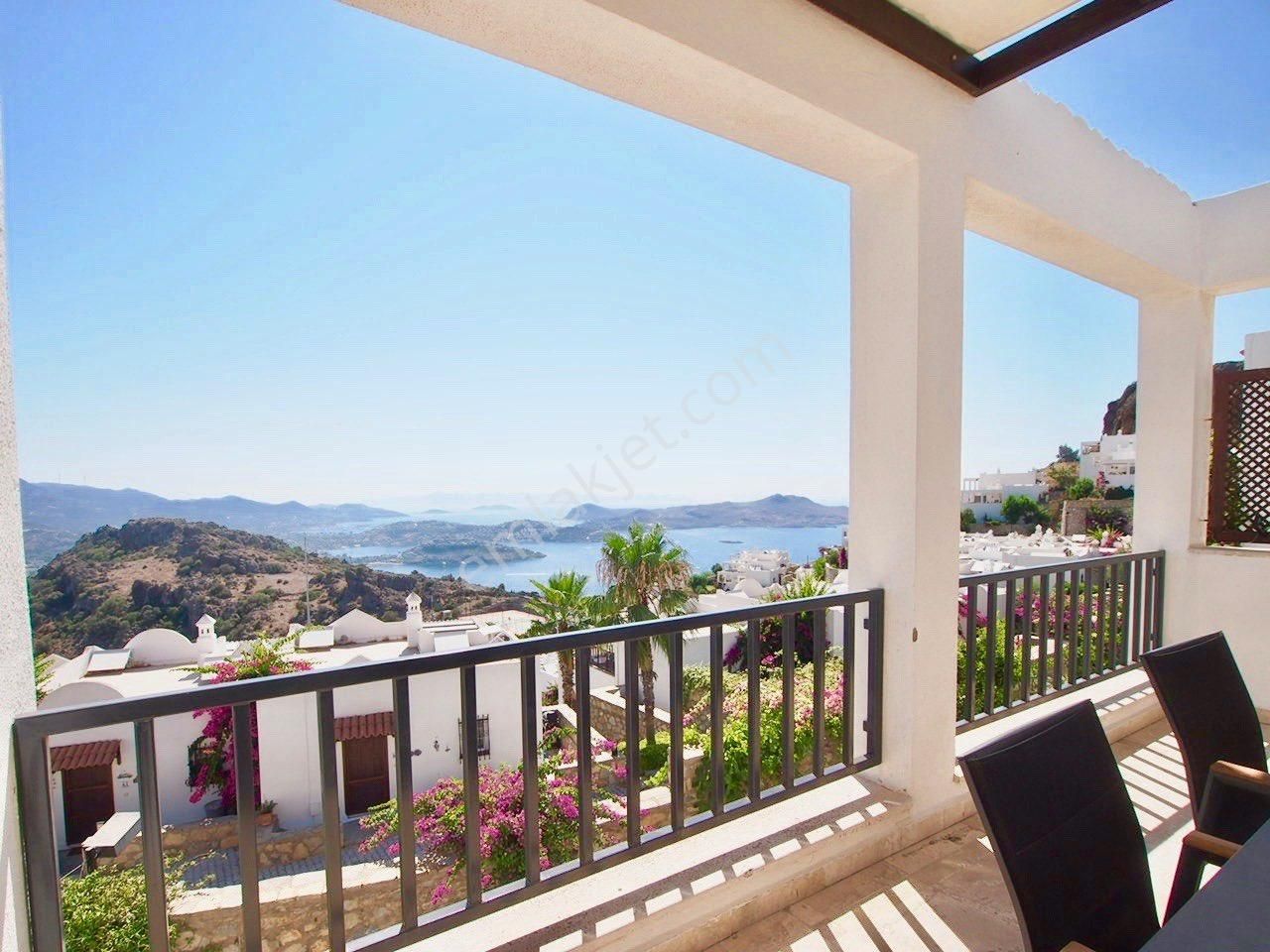 Yalıkavakta Satılık Bahçeli Ev Yabancıdan Bodrumda Satılık Villa