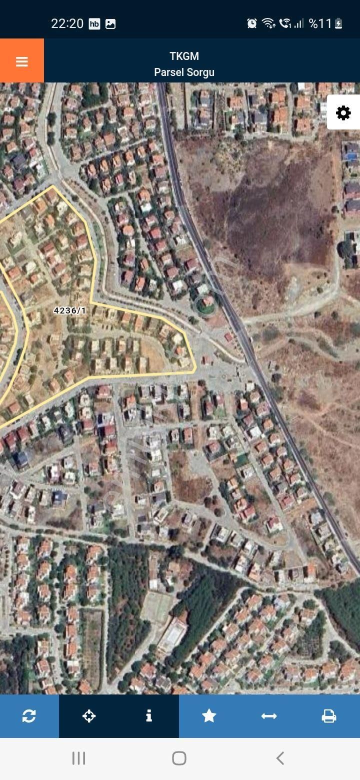 Akarca Zumrut Evlerde Satılık Arsa