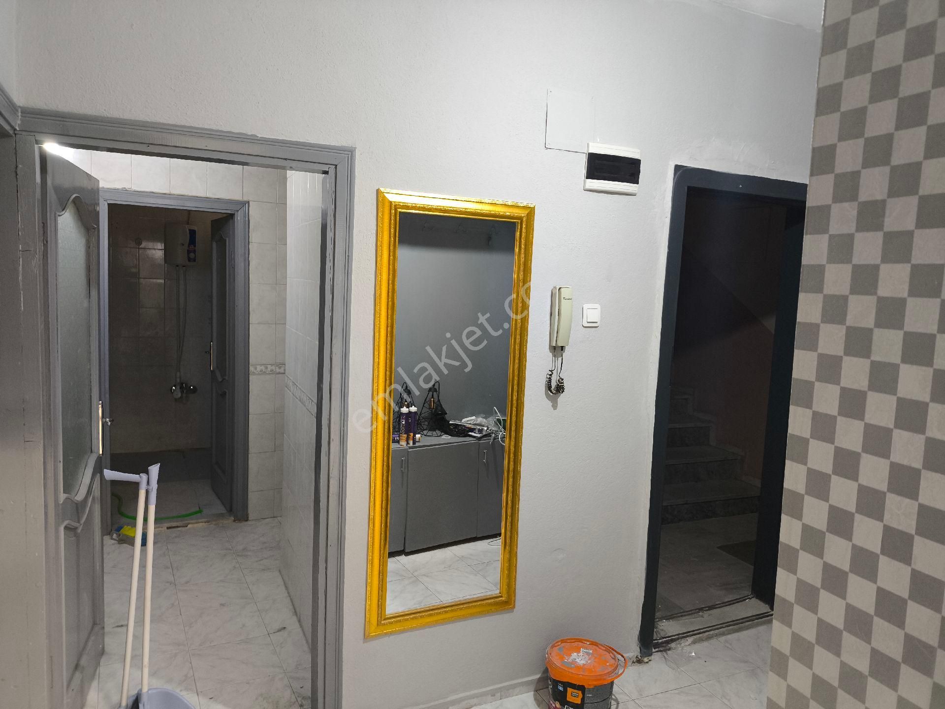 Alaşehir Meydanda Bulvar Cad Üzerind Kiralık Ofisbuüro