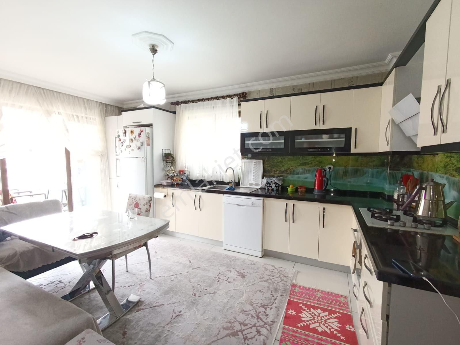Kanunı De 4+1 1 Ncı Kat Teras Balkonlu Satılık Daıre