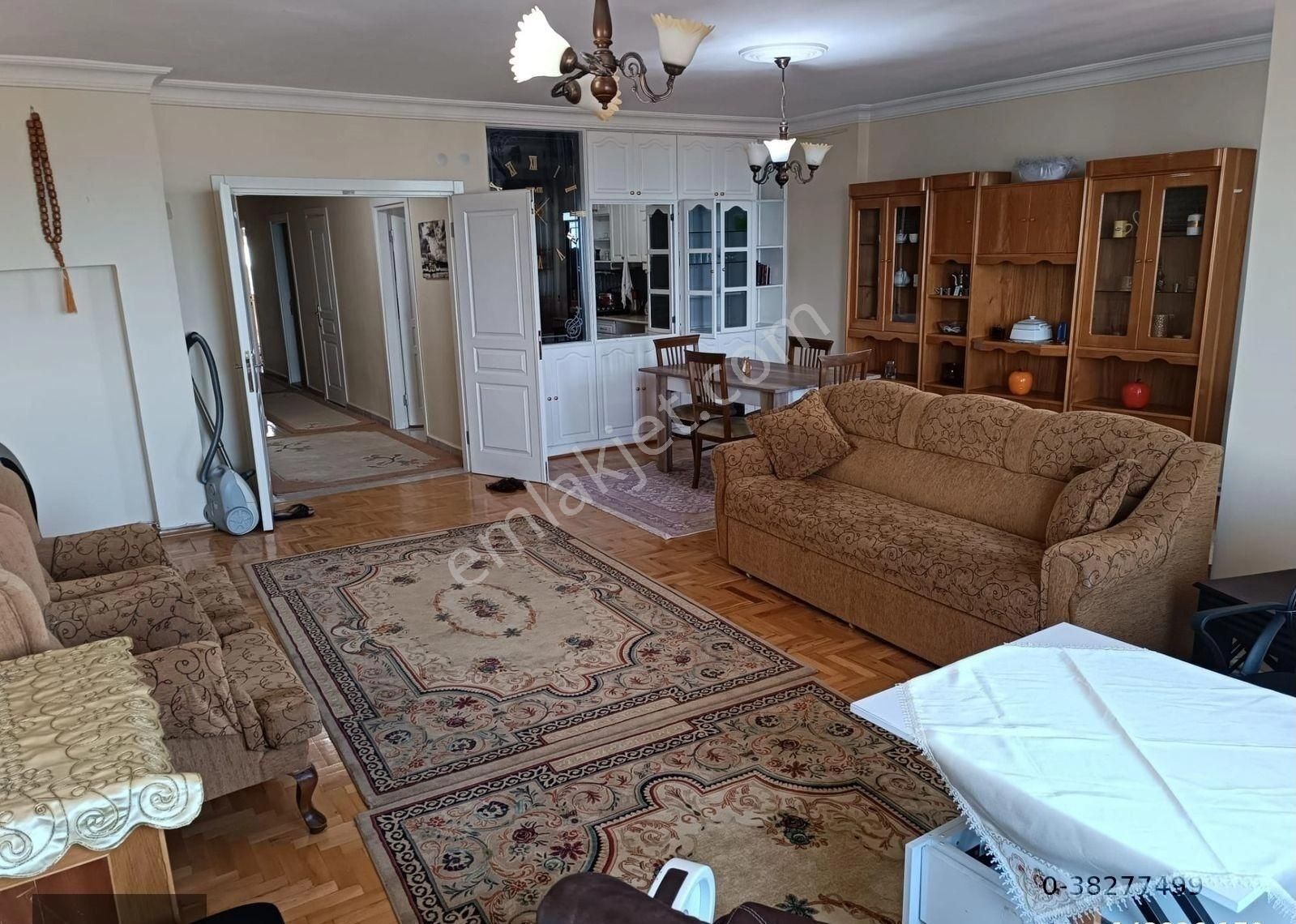 Nexus'tan Meydan'da Cadde Üzeri Eşyalı Deniz Manzaralı Kiralık 2+1 Daire
