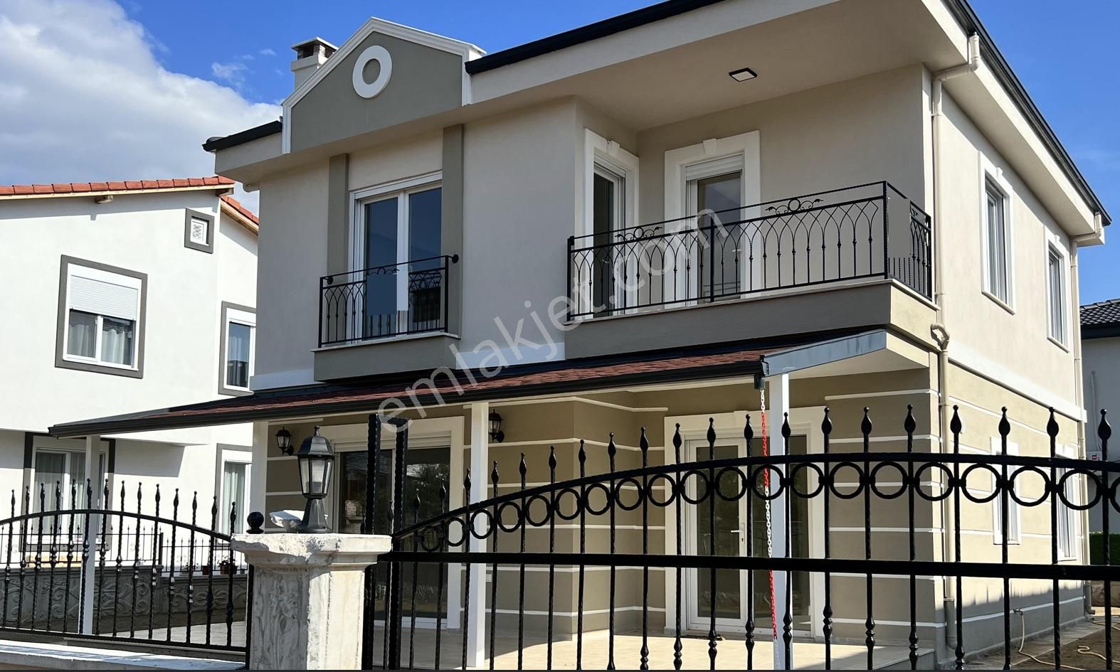 Balıkesir Ayvalık Sarımsaklı Da Satılık Villa