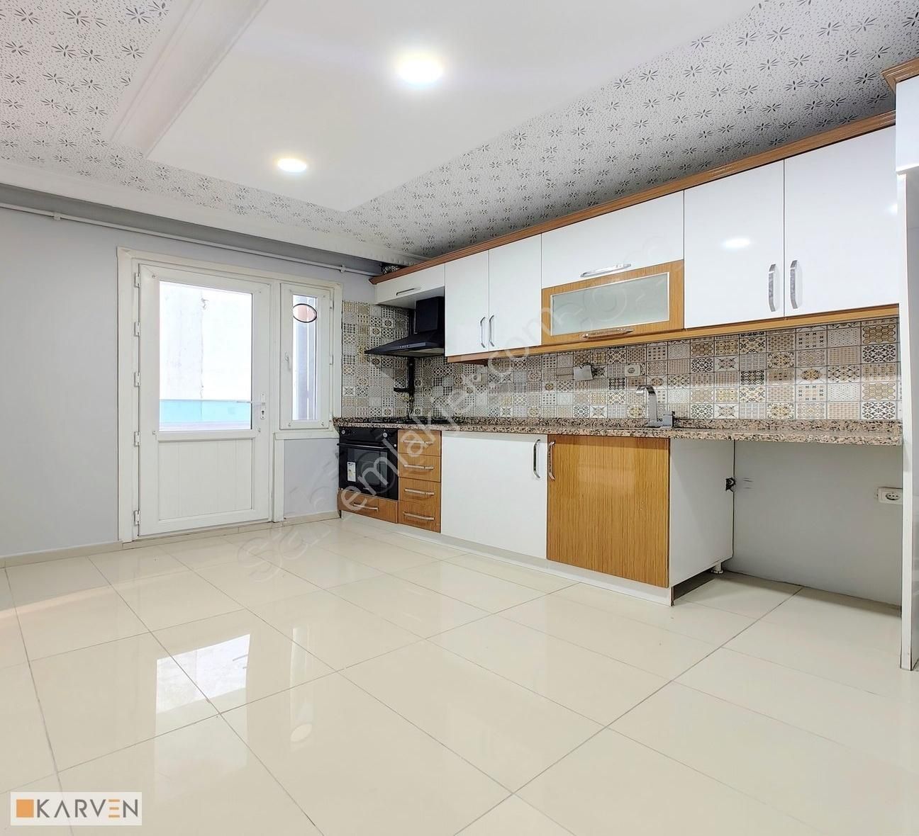 Beylikdüzü Karvenden Çift Balkonlu 2+1 Şık Daire...