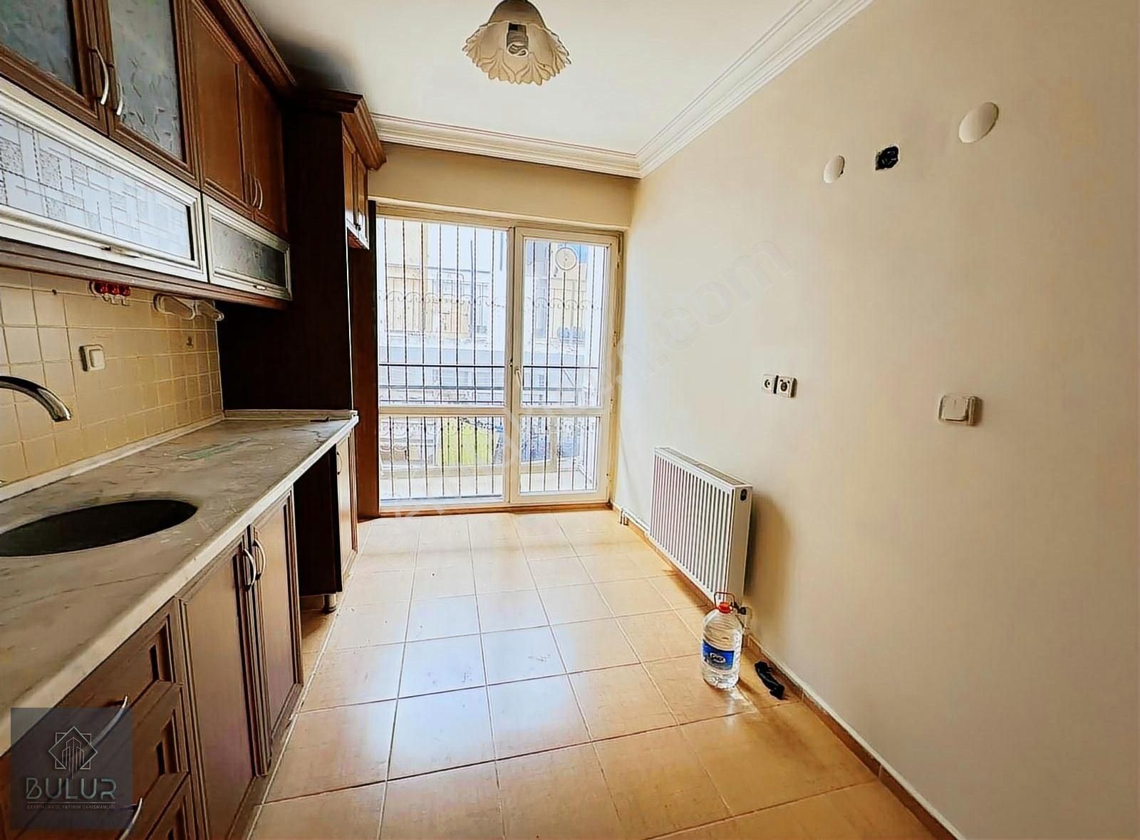 Bulur'dan Buca Belediyesi Yakını 1+1kapalı Mutfak Kiralık Daire.