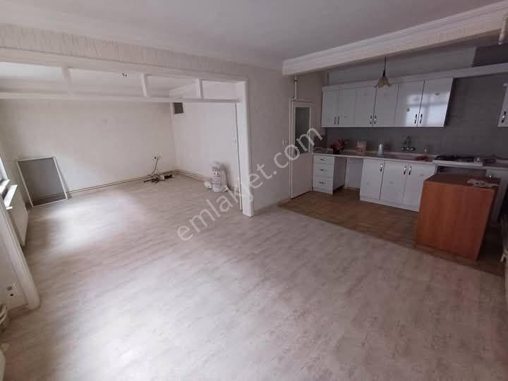 Samsun İlkadım Rasathane Mahallesi'nde Şehir Merkezinde 2+1 Kiralık Daire